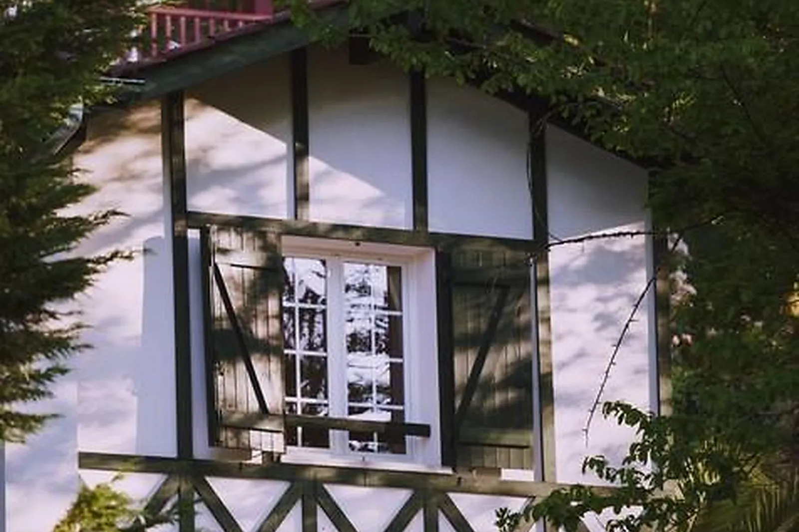 Lieux événementiels, LES COLLINES IDUKI