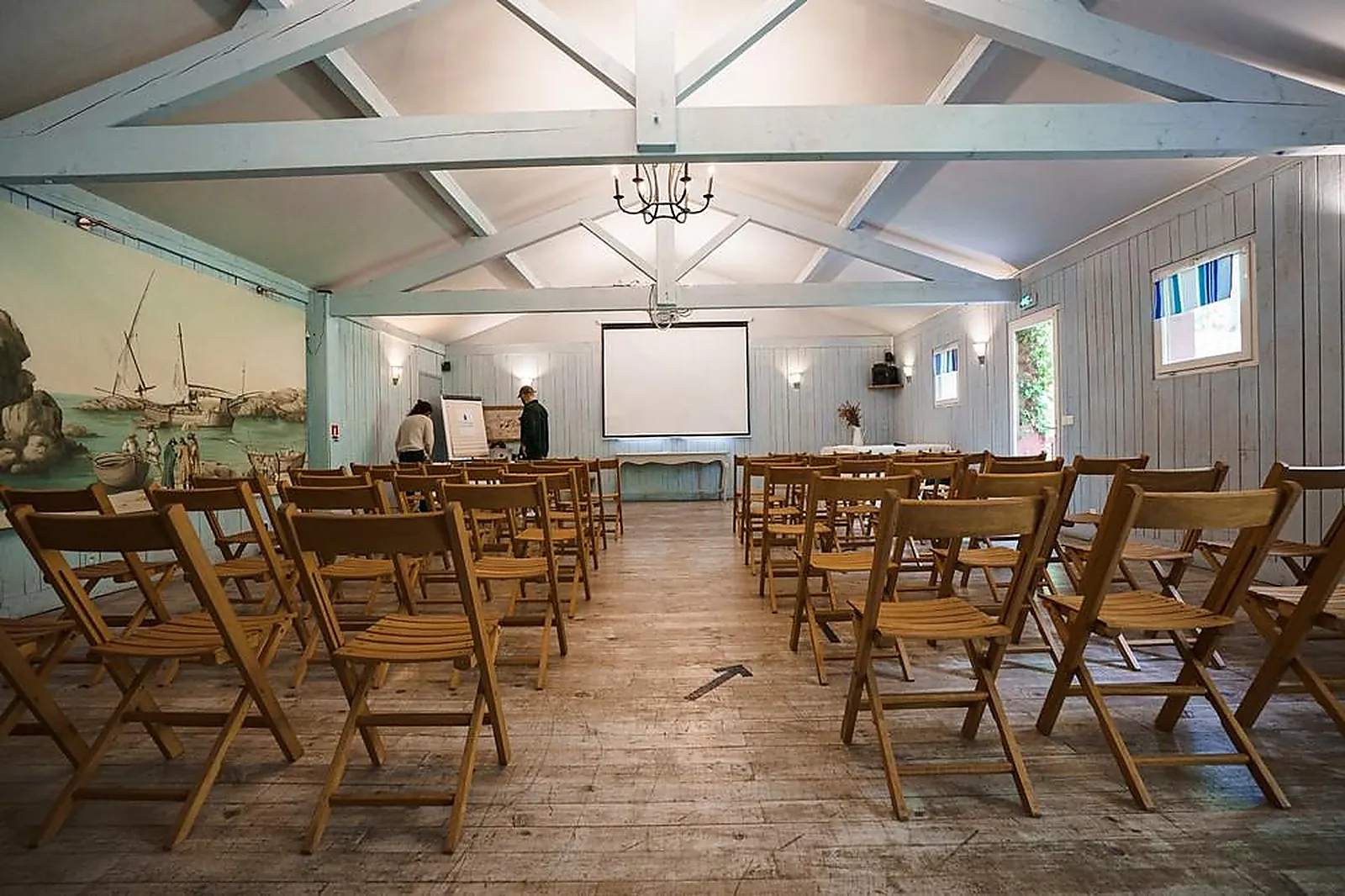 Lieux événementiels, LES COLLINES IDUKI