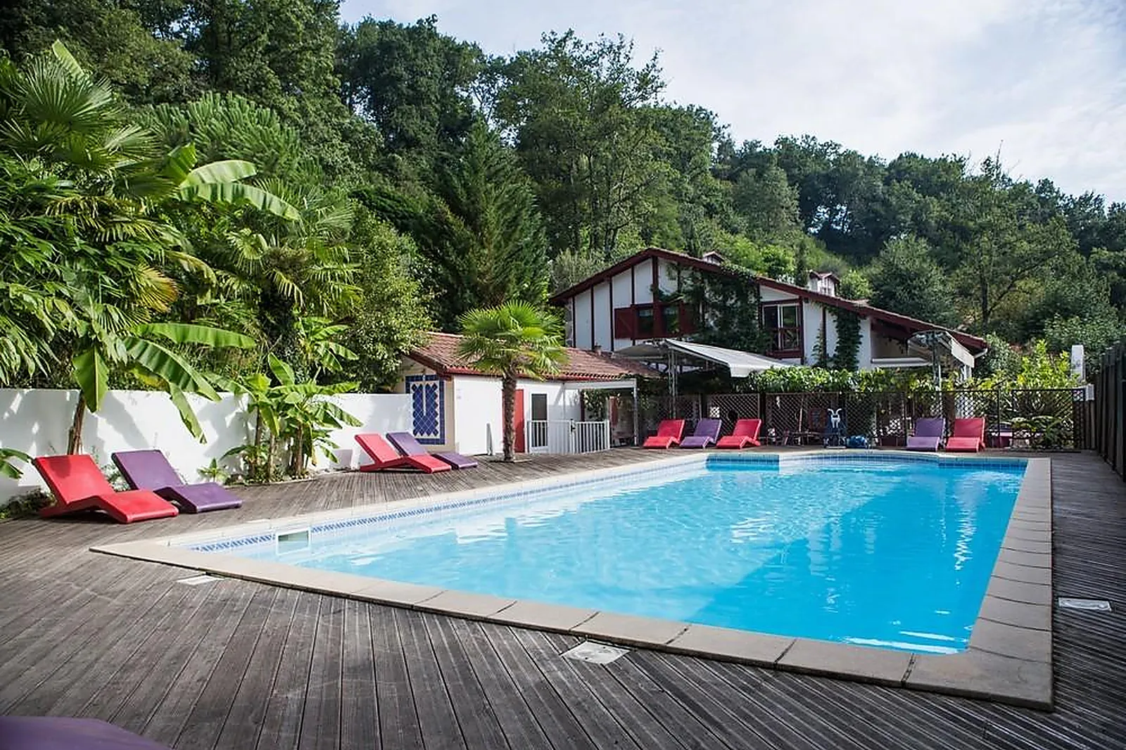 Lieux événementiels, LES COLLINES IDUKI