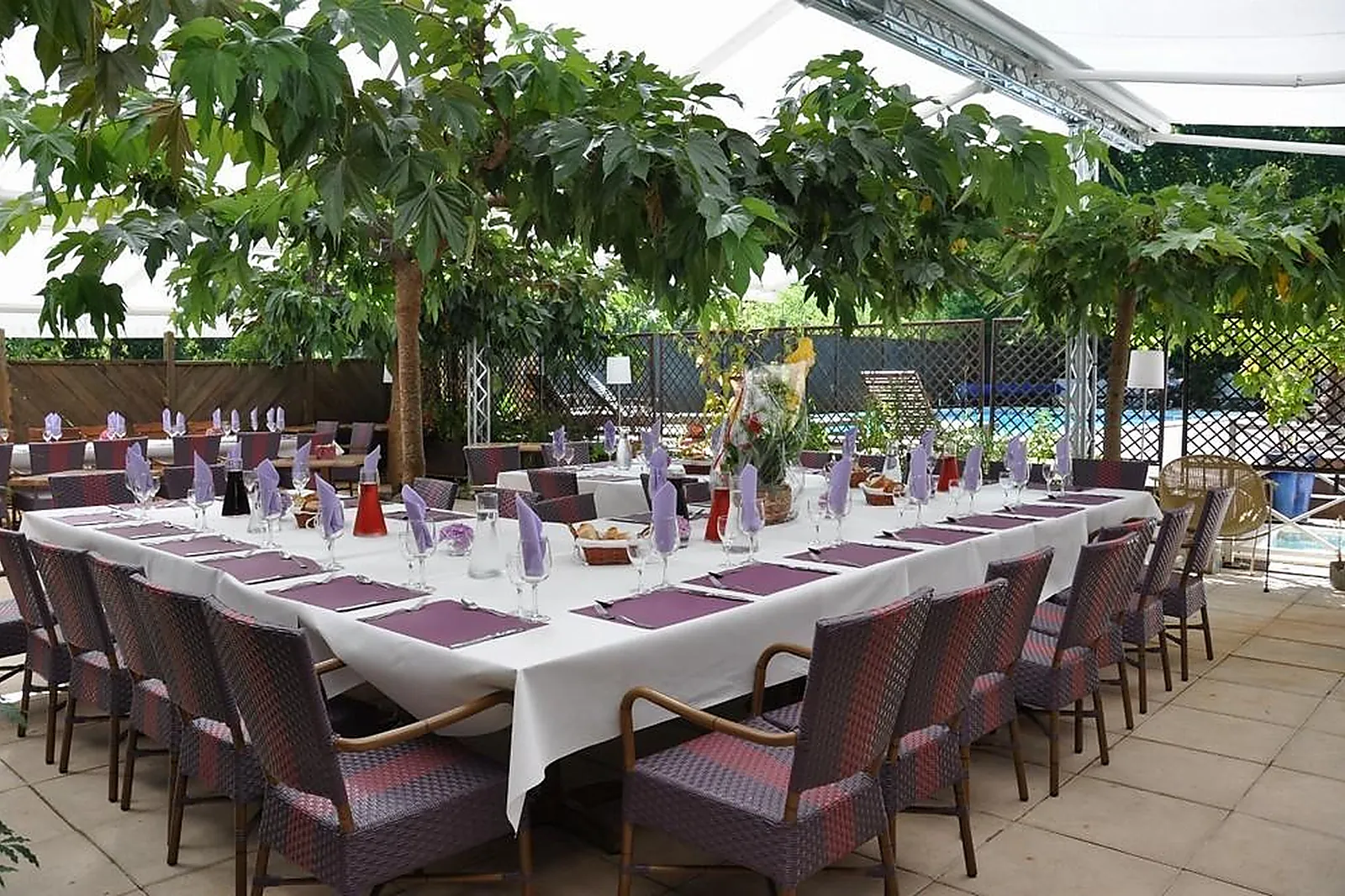 Lieux événementiels, LES COLLINES IDUKI