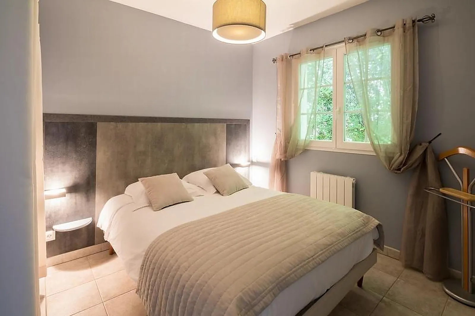 Lieux événementiels, LES COLLINES IDUKI