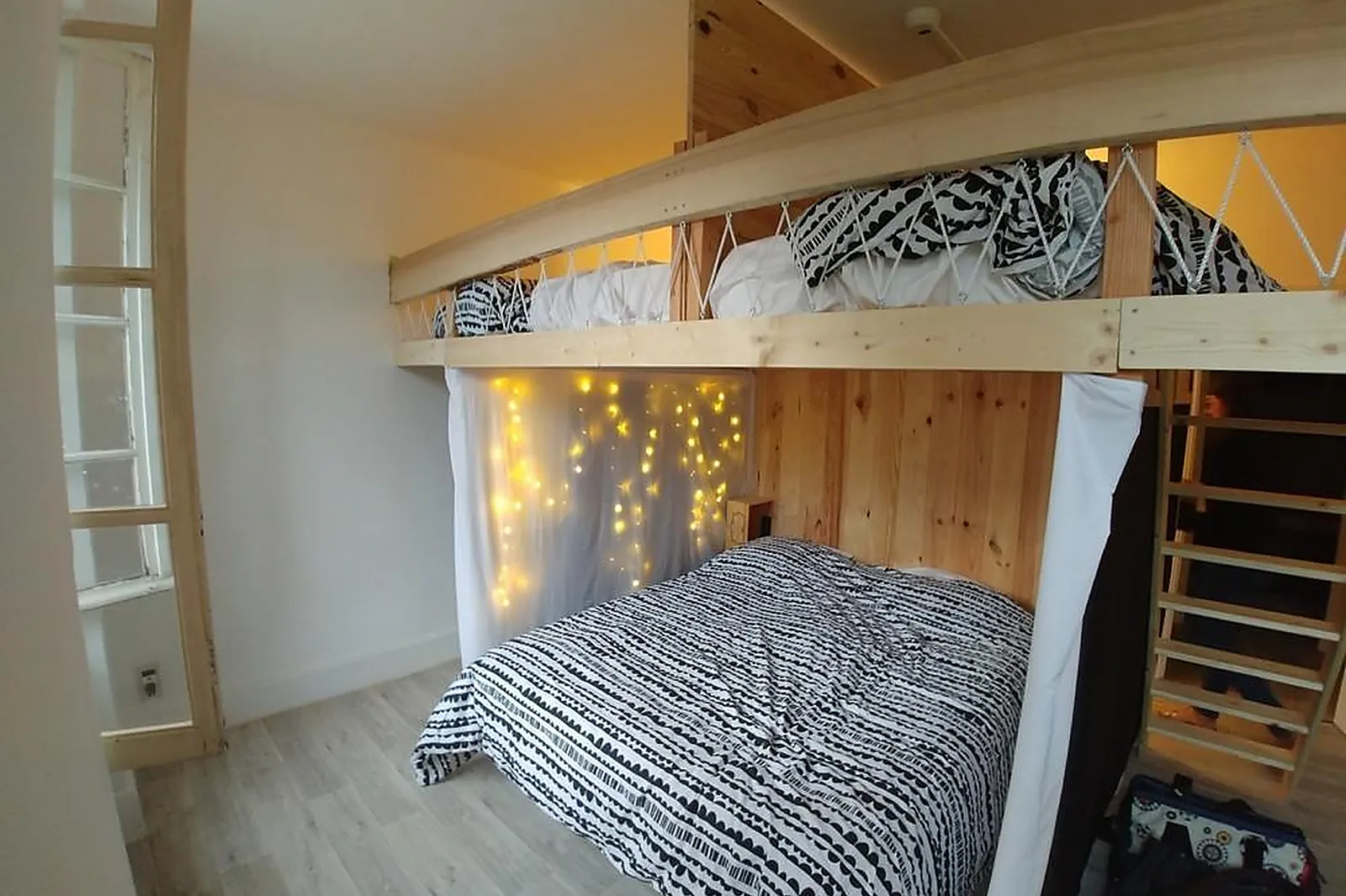 Lieux événementiels, LES CORDÉES LIÉES