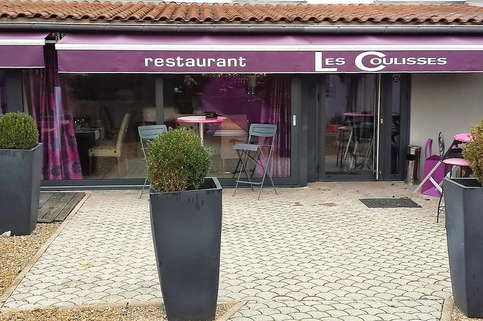 Lieux événementiels, LES COULISSES