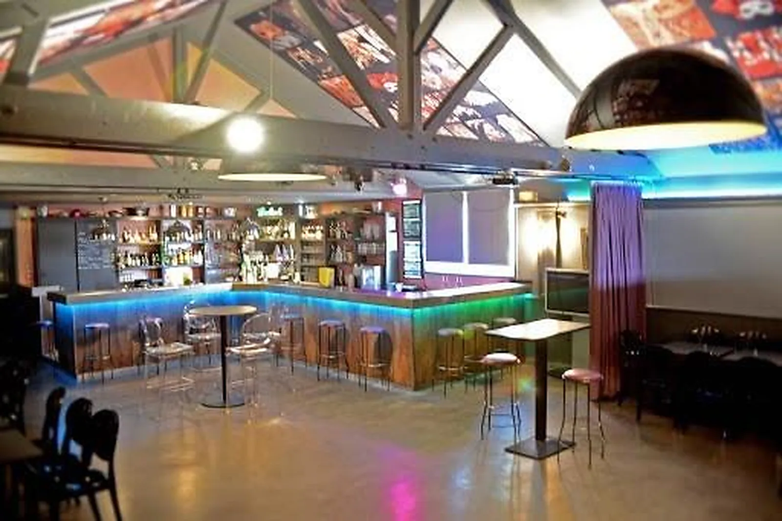 Lieux événementiels, LES COULISSES