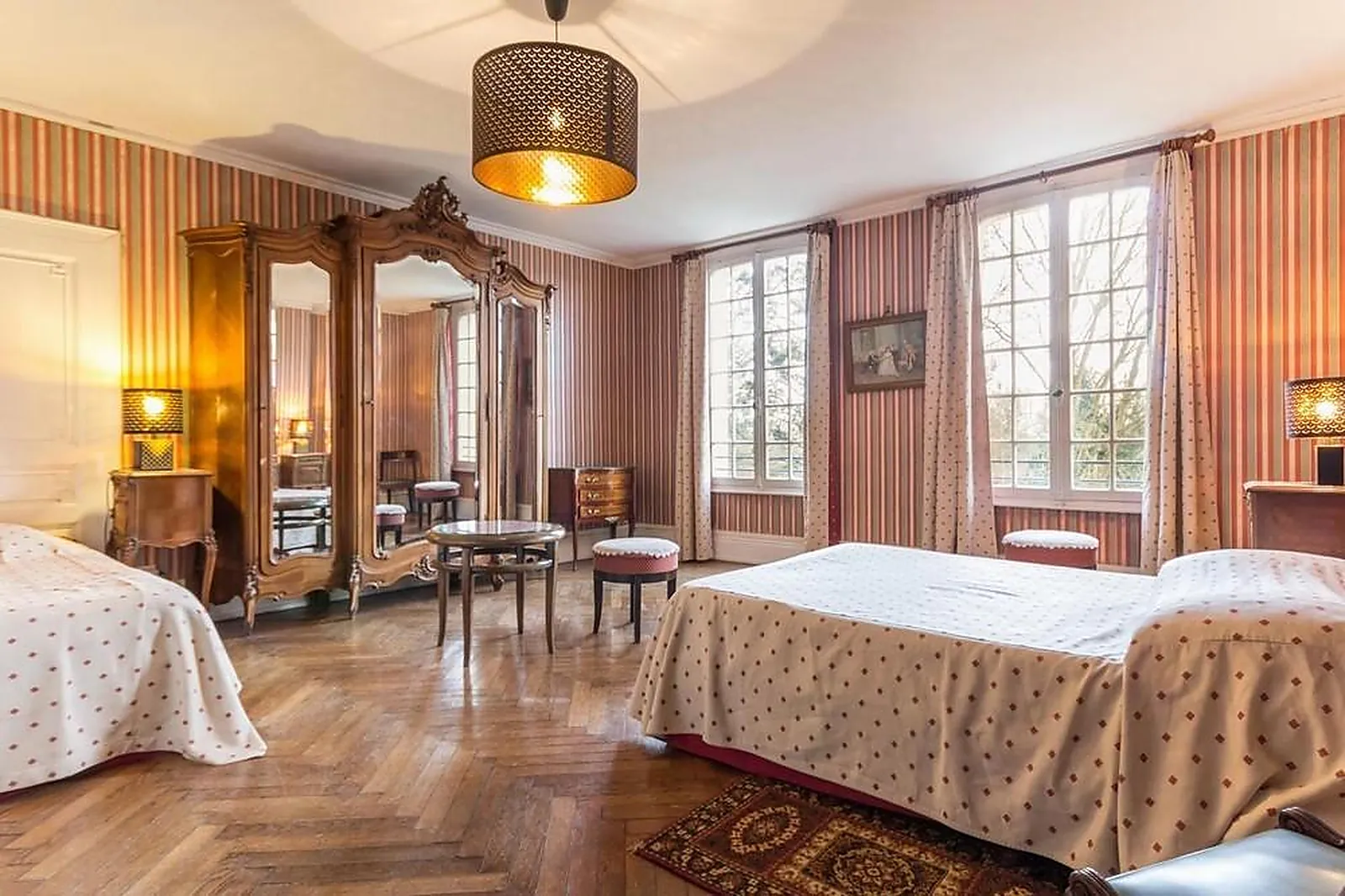 Lieux événementiels, LES DOMAINES DE GASTON