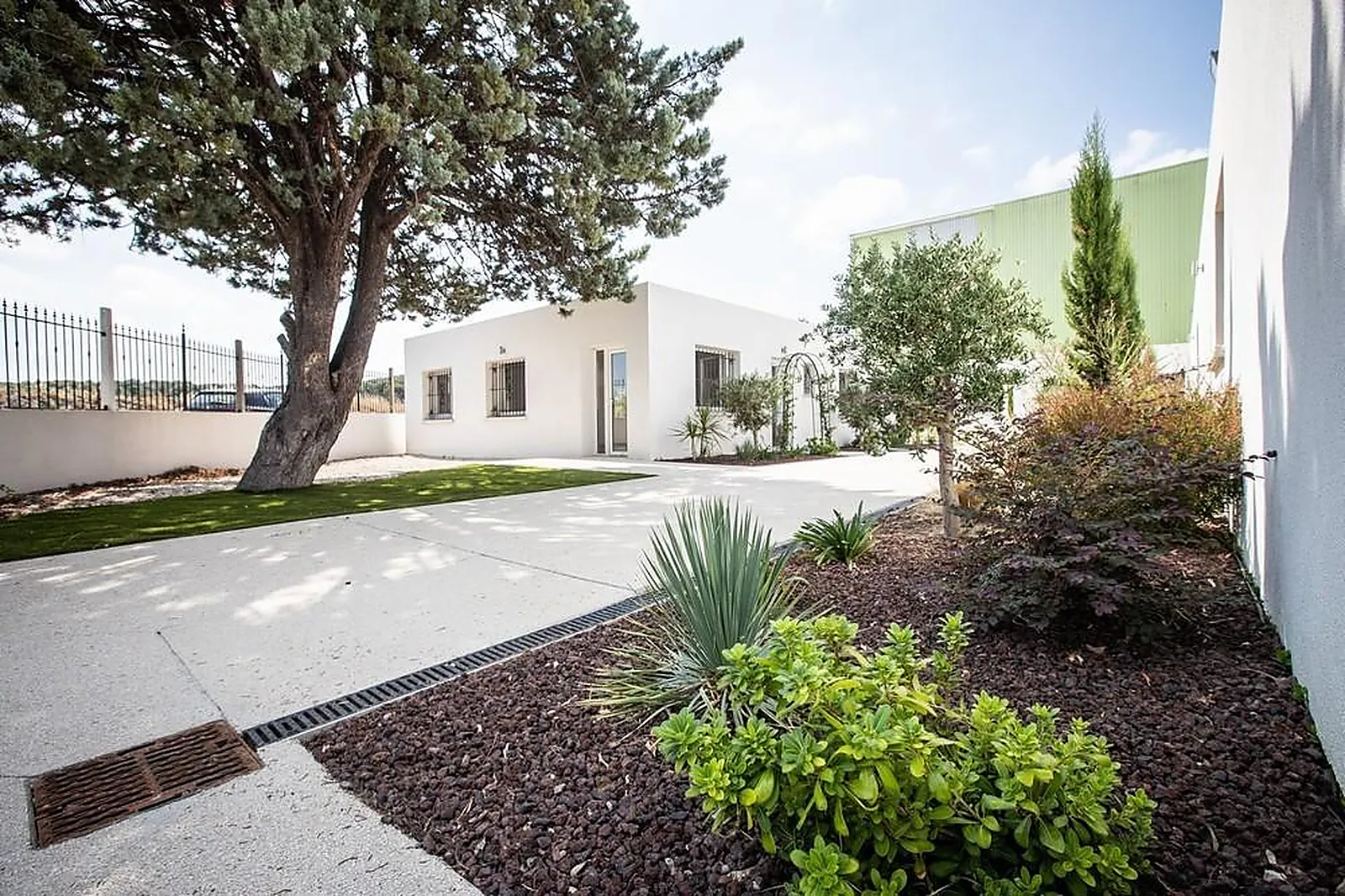 Lieux événementiels, LES DOMAINES DE MANEL