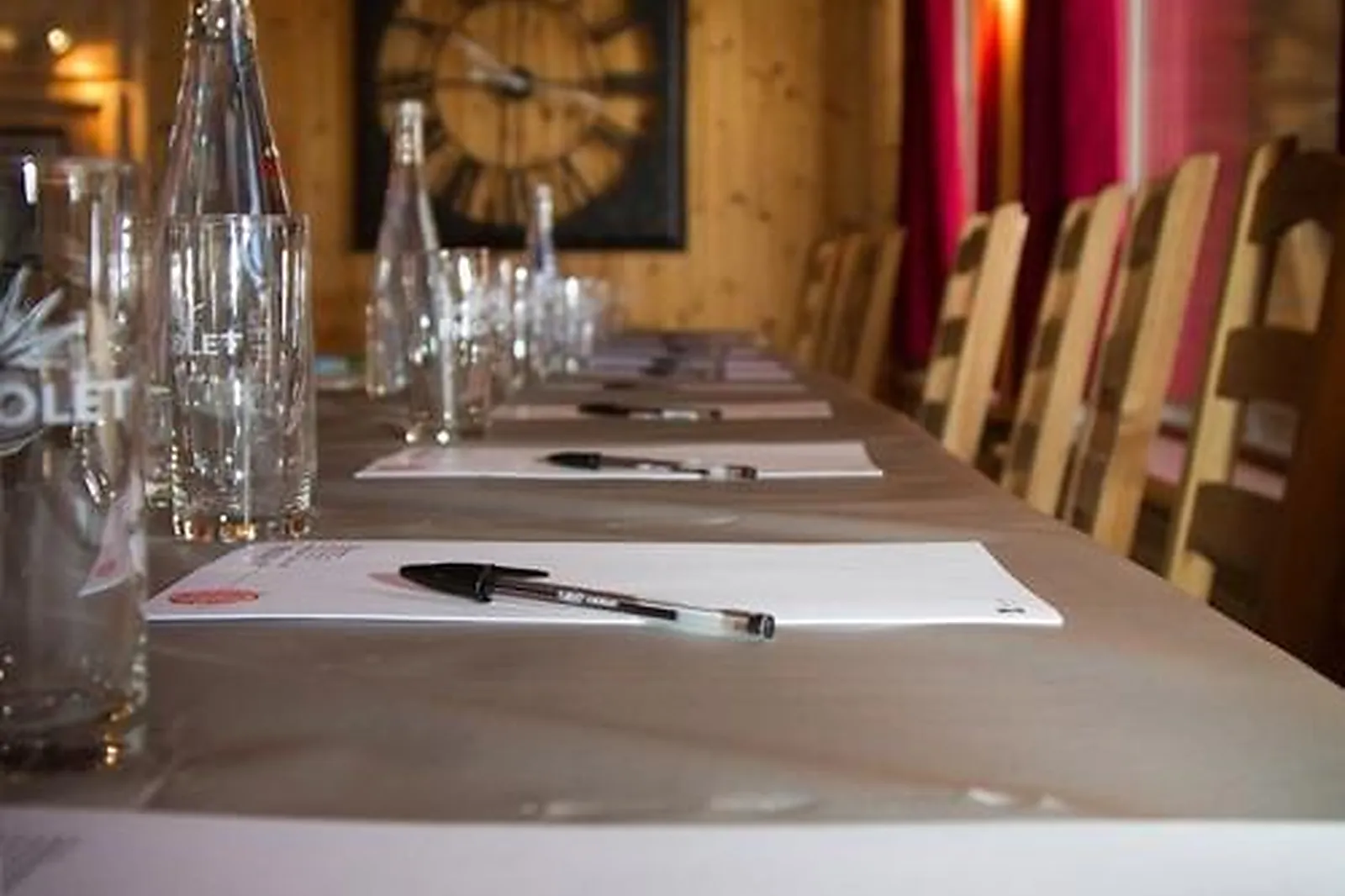 Lieux événementiels, LES ESCONDUS