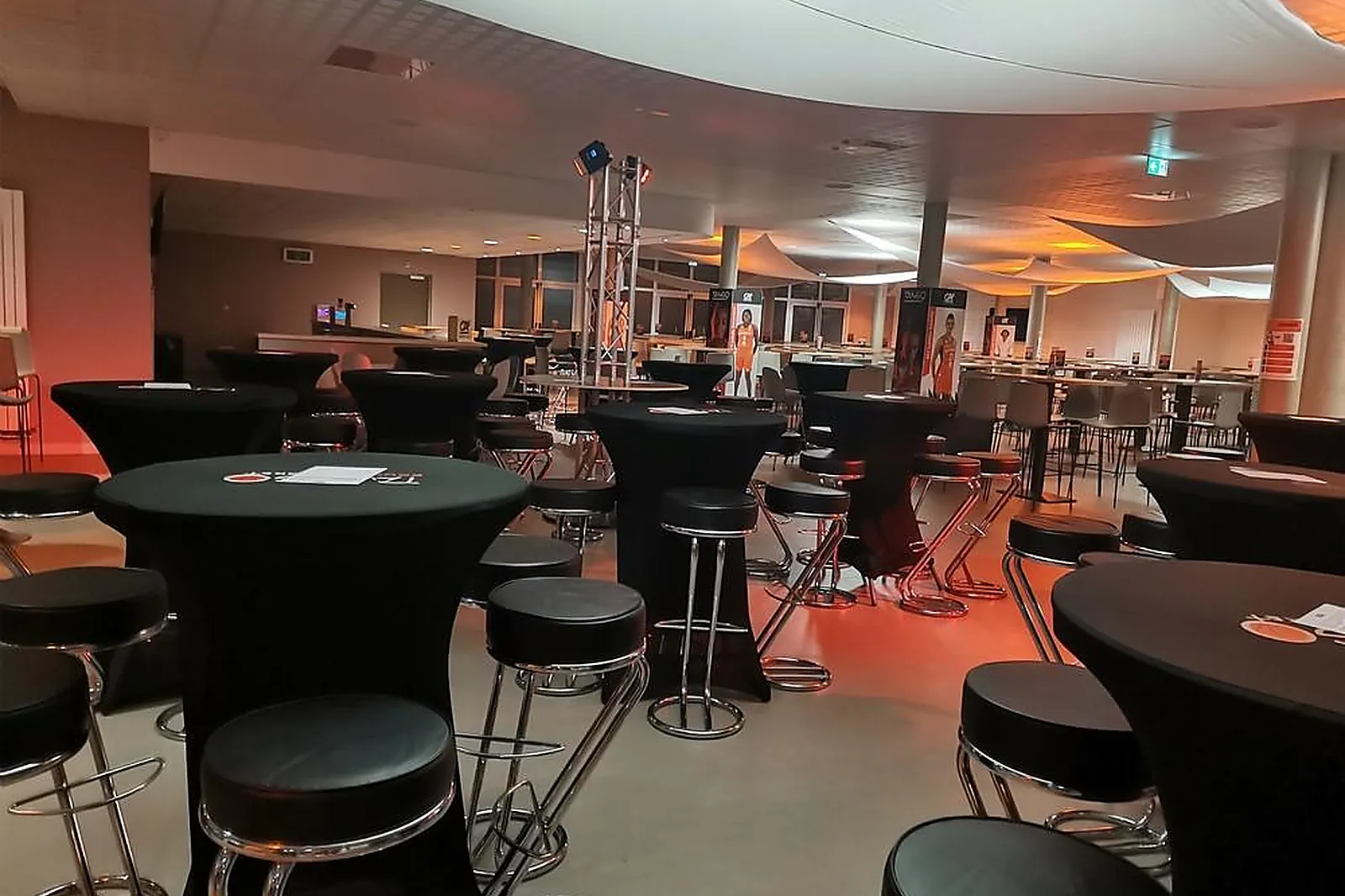 Lieux événementiels, LES ESPACES VIP DU PRADO