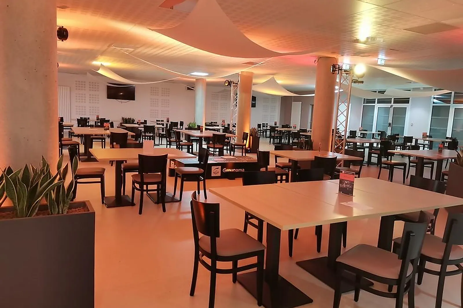 Lieux événementiels, LES ESPACES VIP DU PRADO