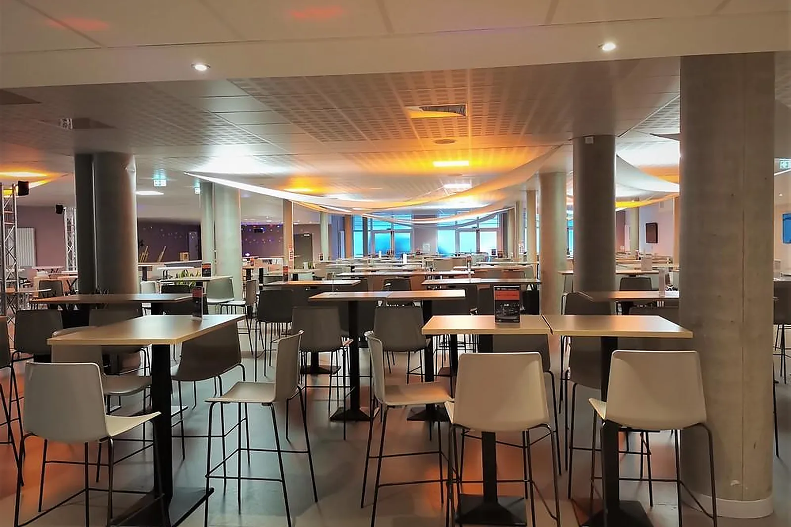 Lieux événementiels, LES ESPACES VIP DU PRADO