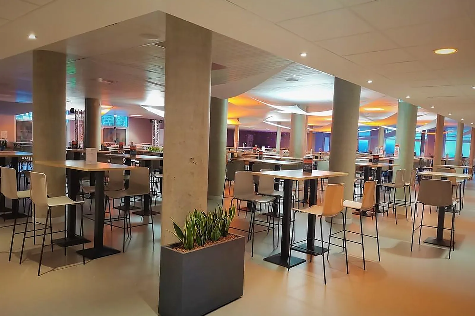 Lieux événementiels, LES ESPACES VIP DU PRADO