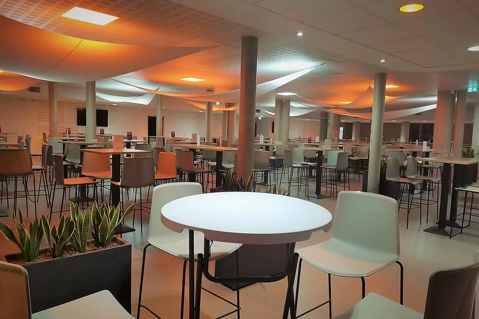 Lieux événementiels, LES ESPACES VIP DU PRADO