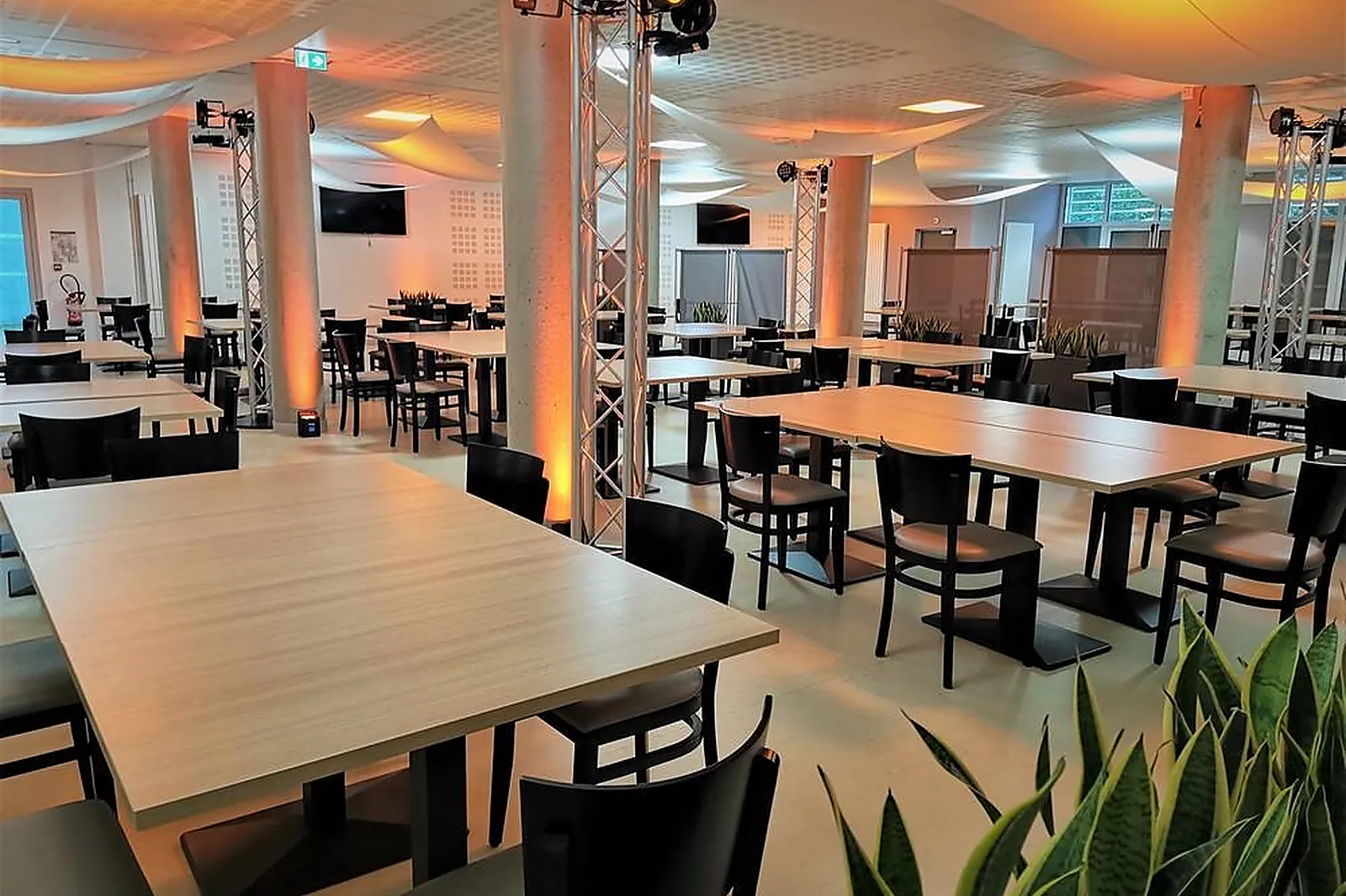 Lieux événementiels, LES ESPACES VIP DU PRADO