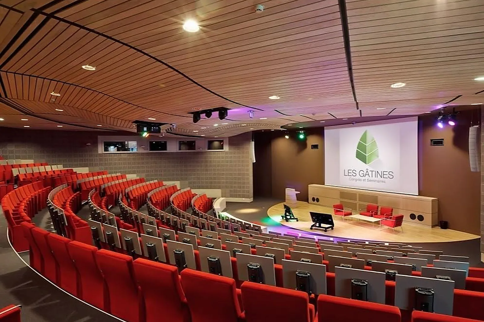 Lieux événementiels, LES GÂTINES