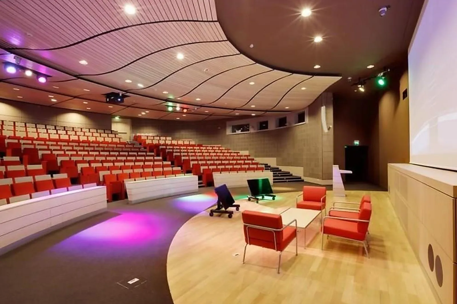 Lieux événementiels, LES GÂTINES