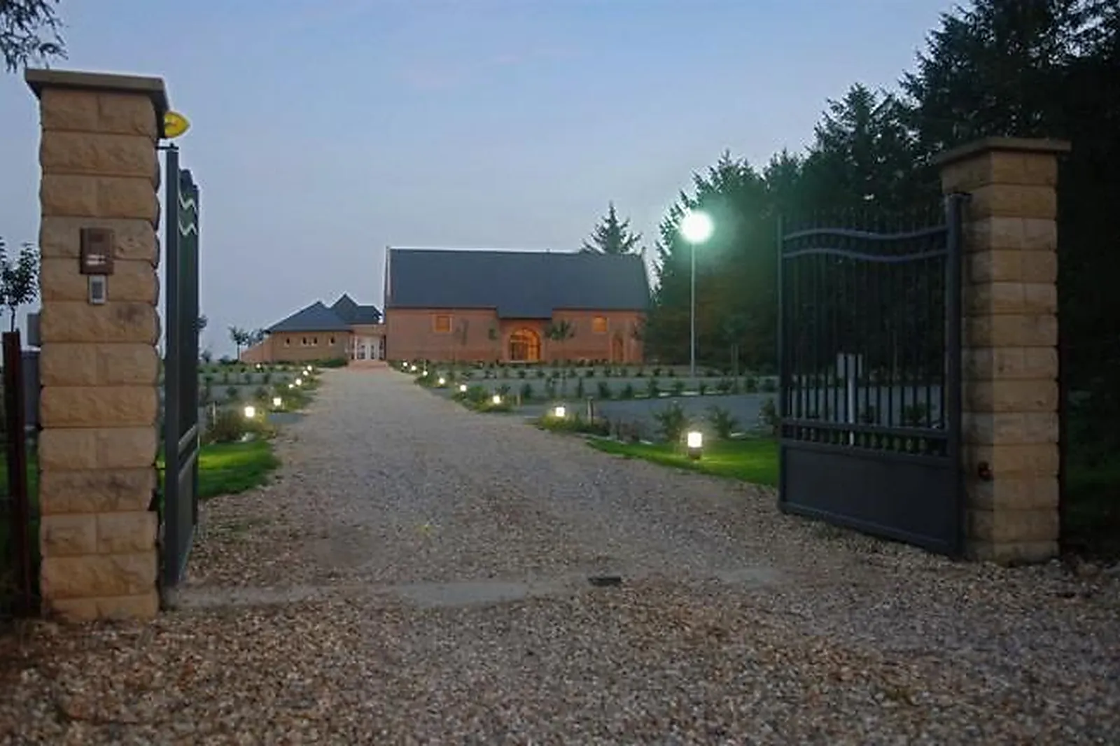 Lieux événementiels, LES GRANGES DE BOSC-GRIMONT