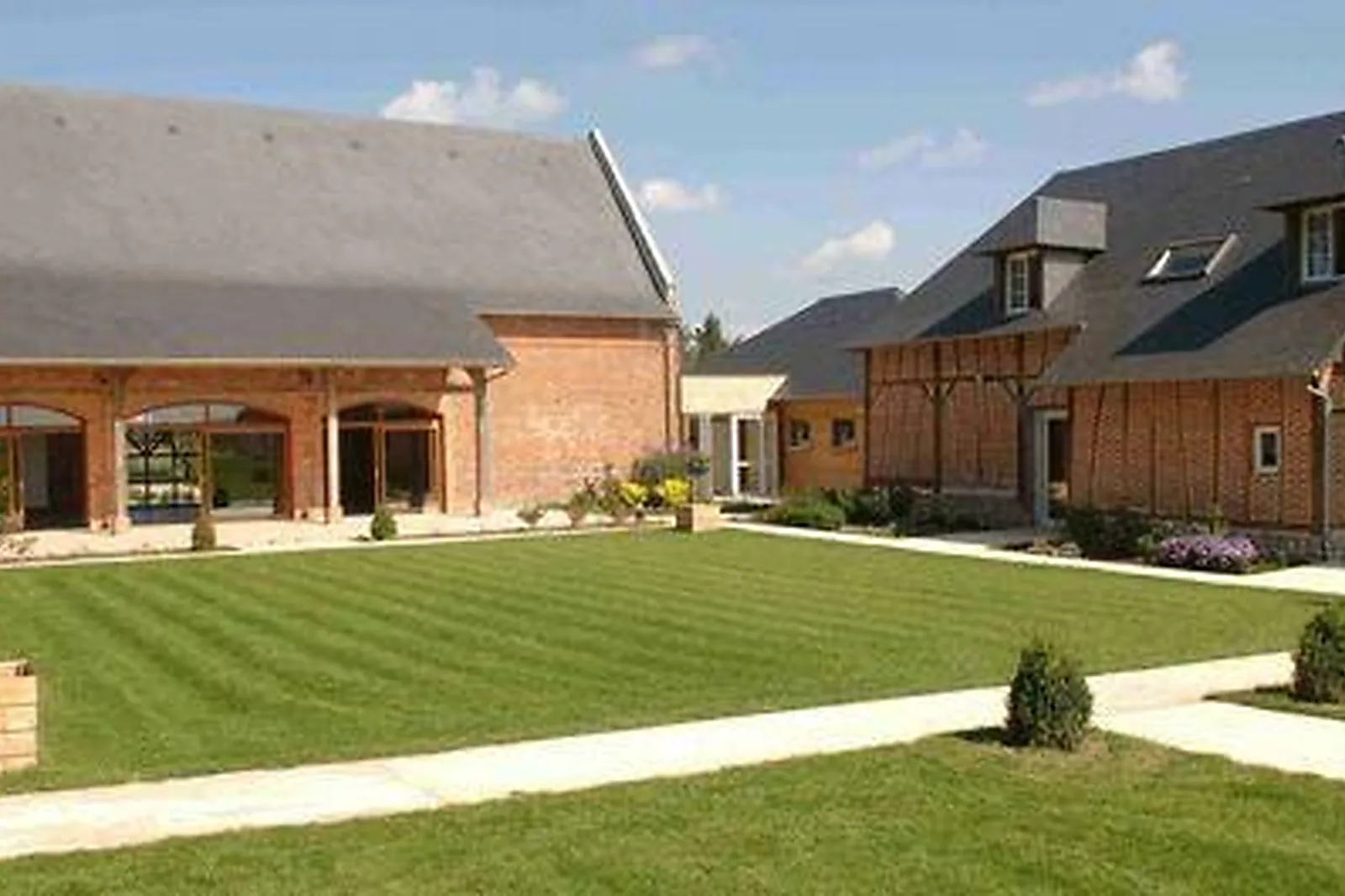 Lieux événementiels, LES GRANGES DE BOSC-GRIMONT