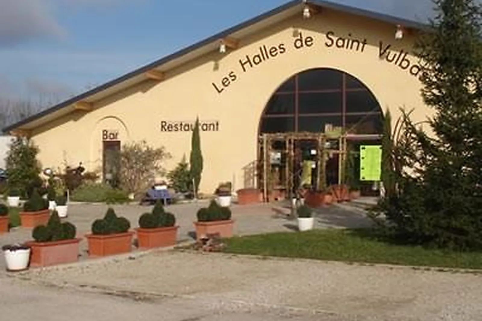 Lieux événementiels, LES HALLES DE SAINT VULBAS