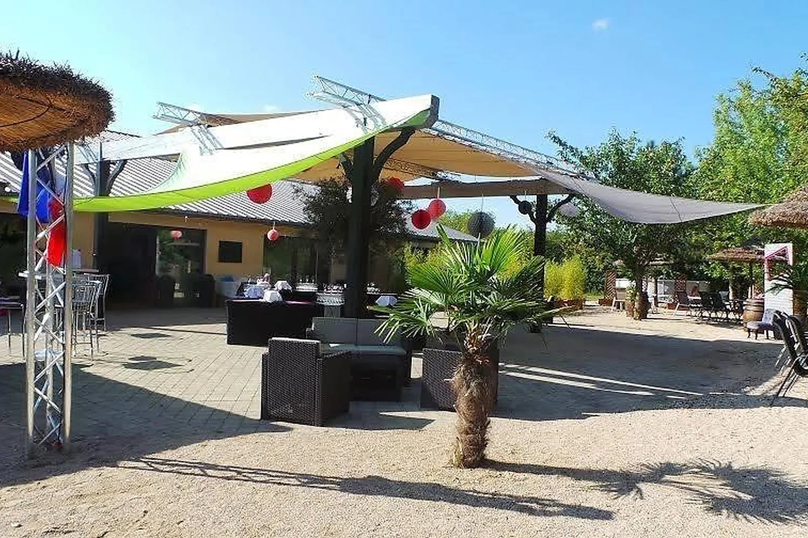 Lieux événementiels, LES HALLES DE SAINT VULBAS