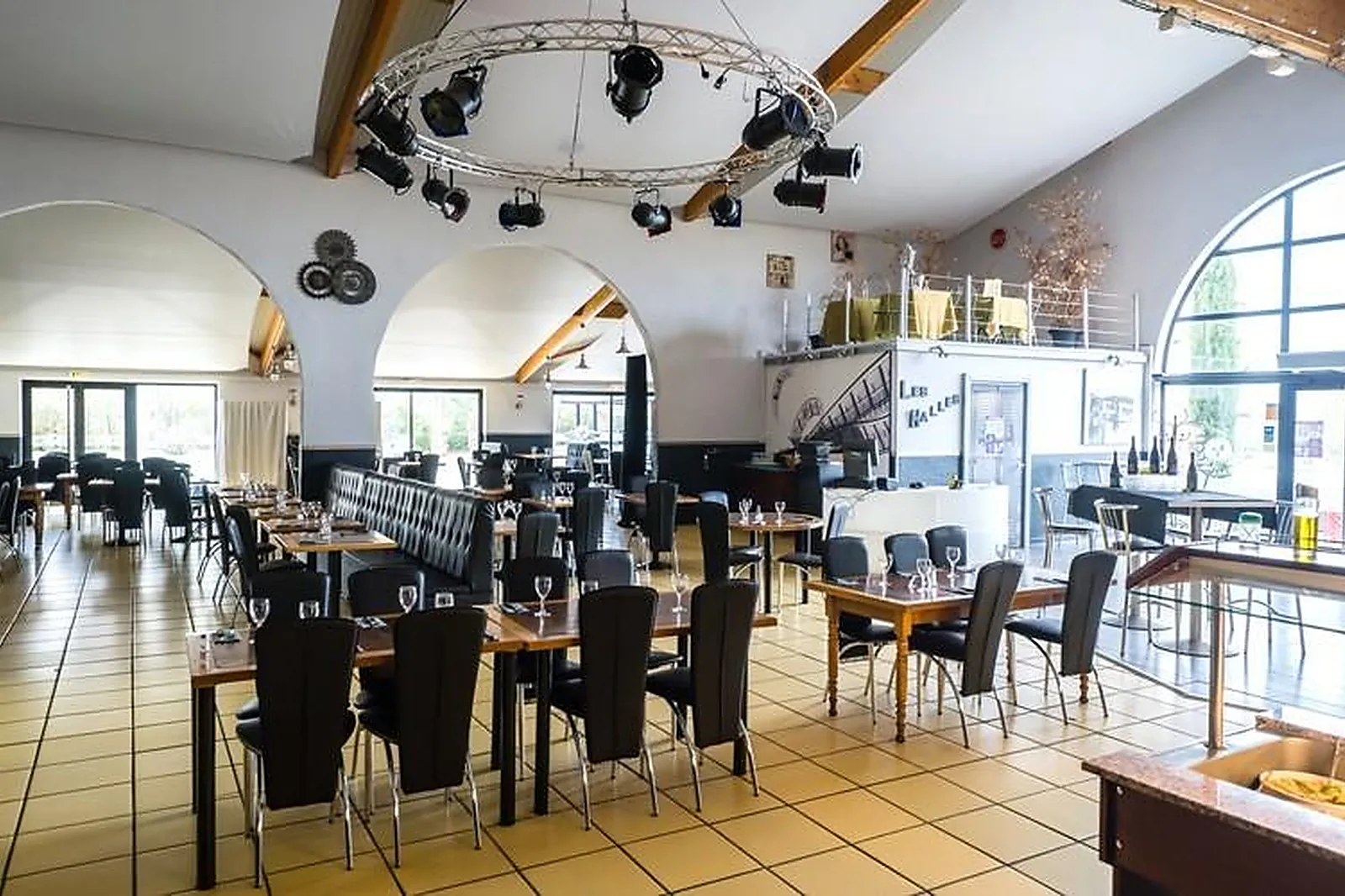 Lieux événementiels, LES HALLES DE SAINT VULBAS