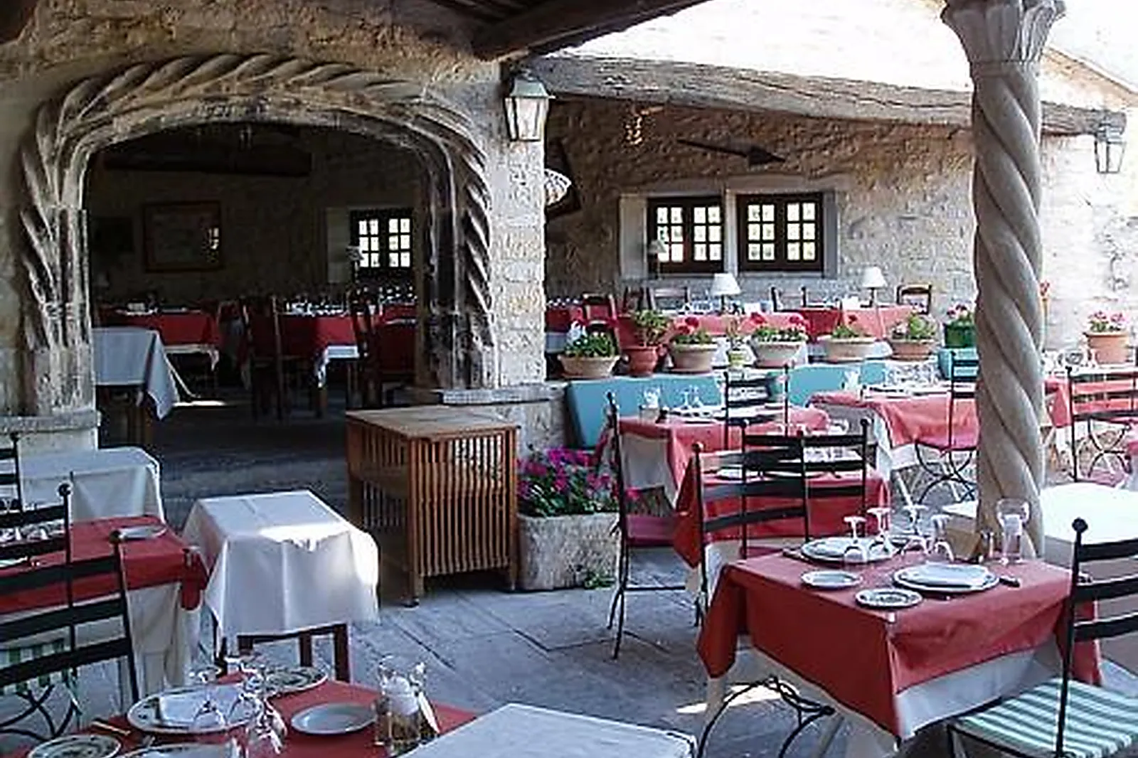 Lieux événementiels, LES HOSPITALIERS