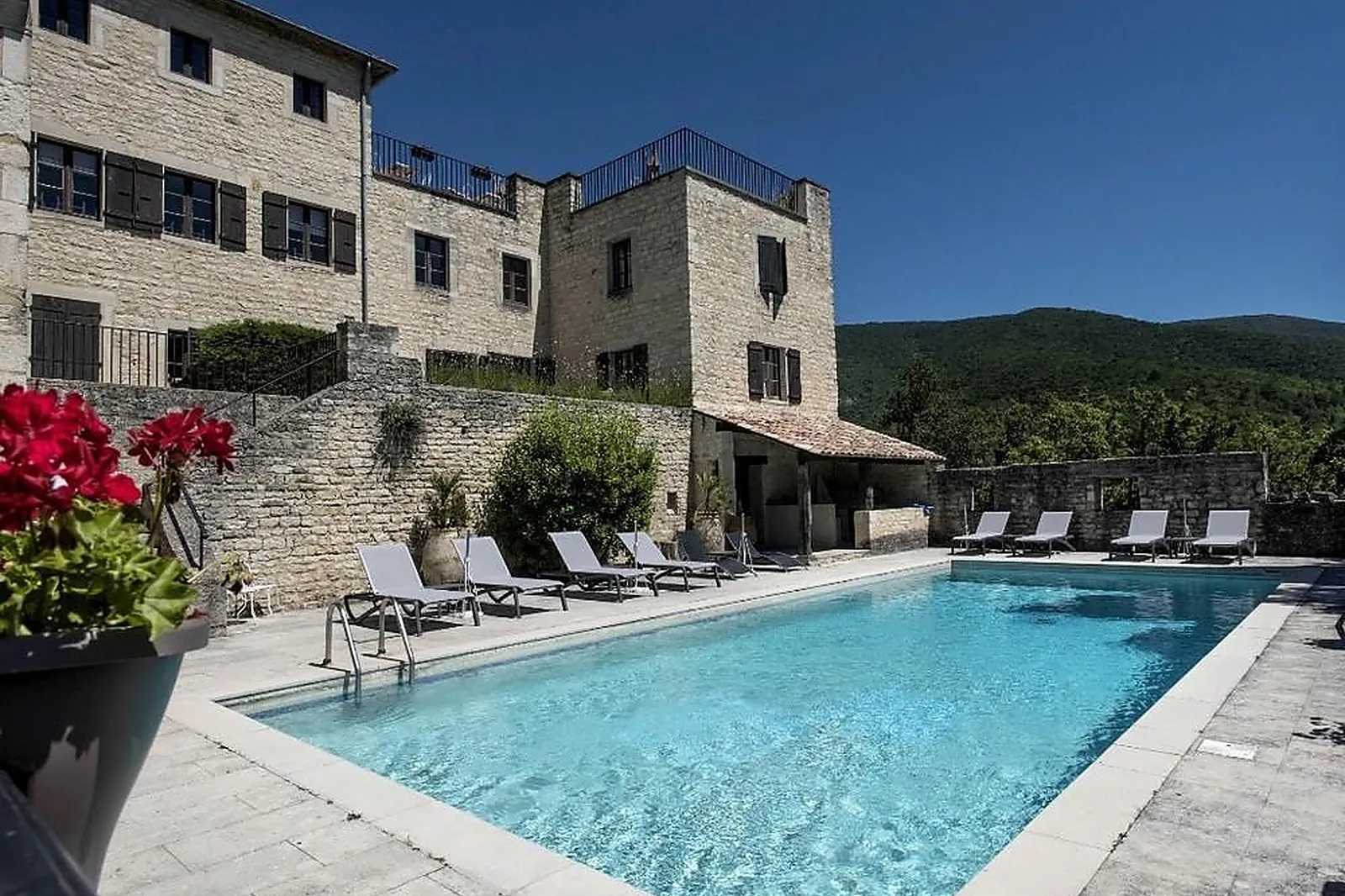 Lieux événementiels, LES HOSPITALIERS