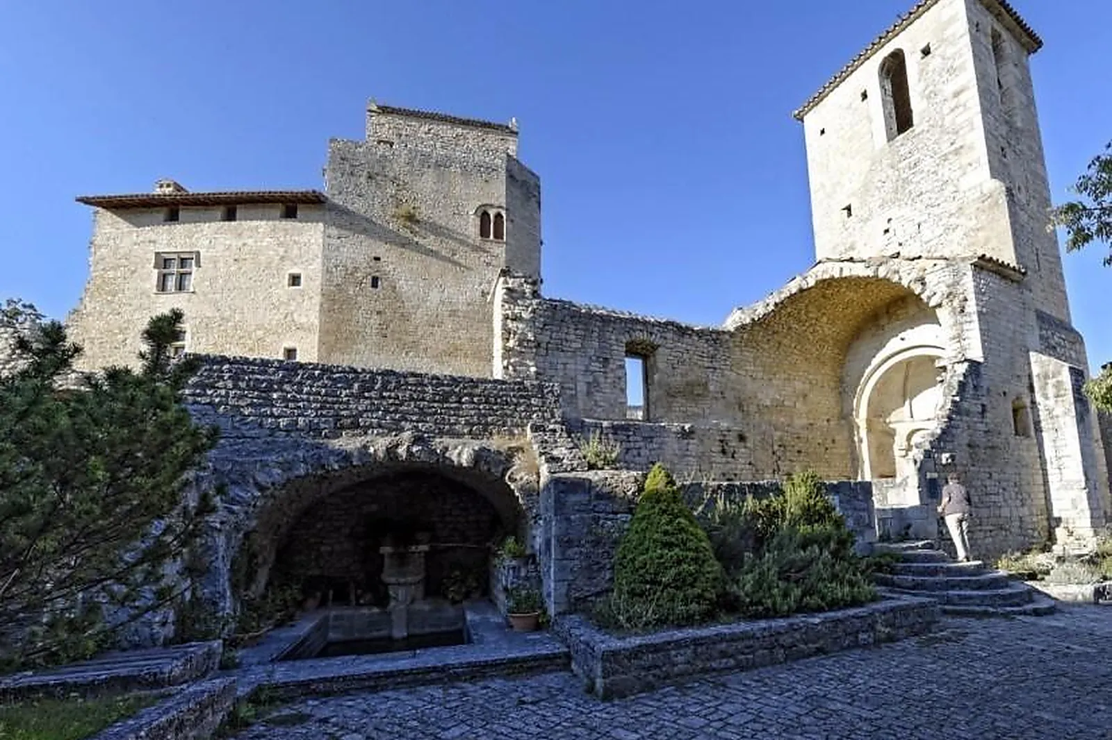 Lieux événementiels, LES HOSPITALIERS