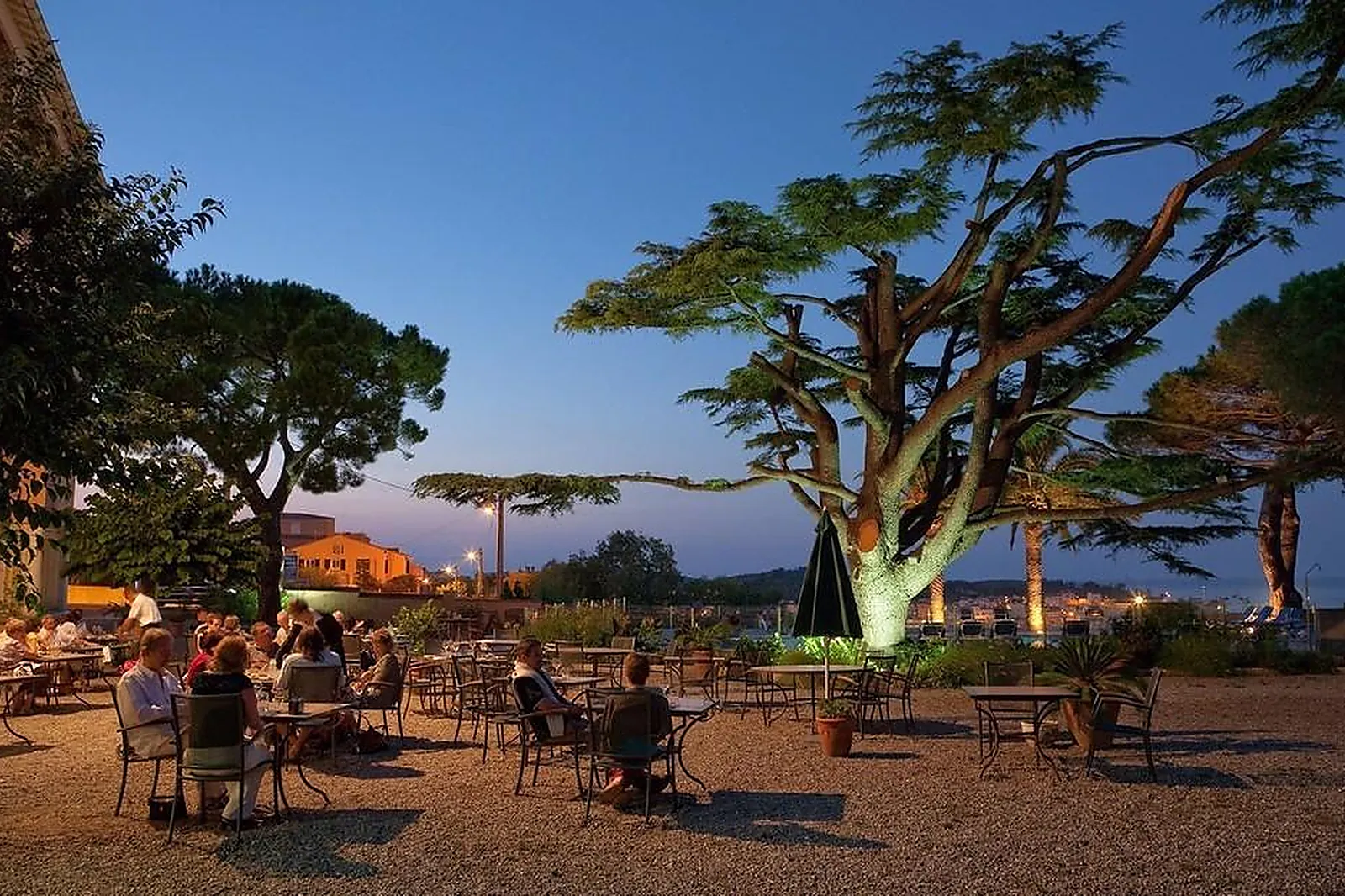 Lieux événementiels, LES JARDINS DU CÈDRE