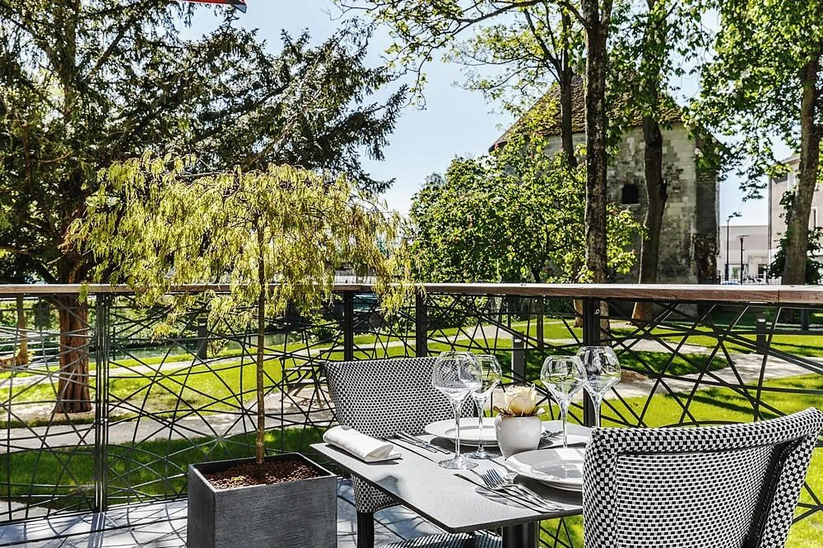 Lieux événementiels, LES JARDINS DU MESS