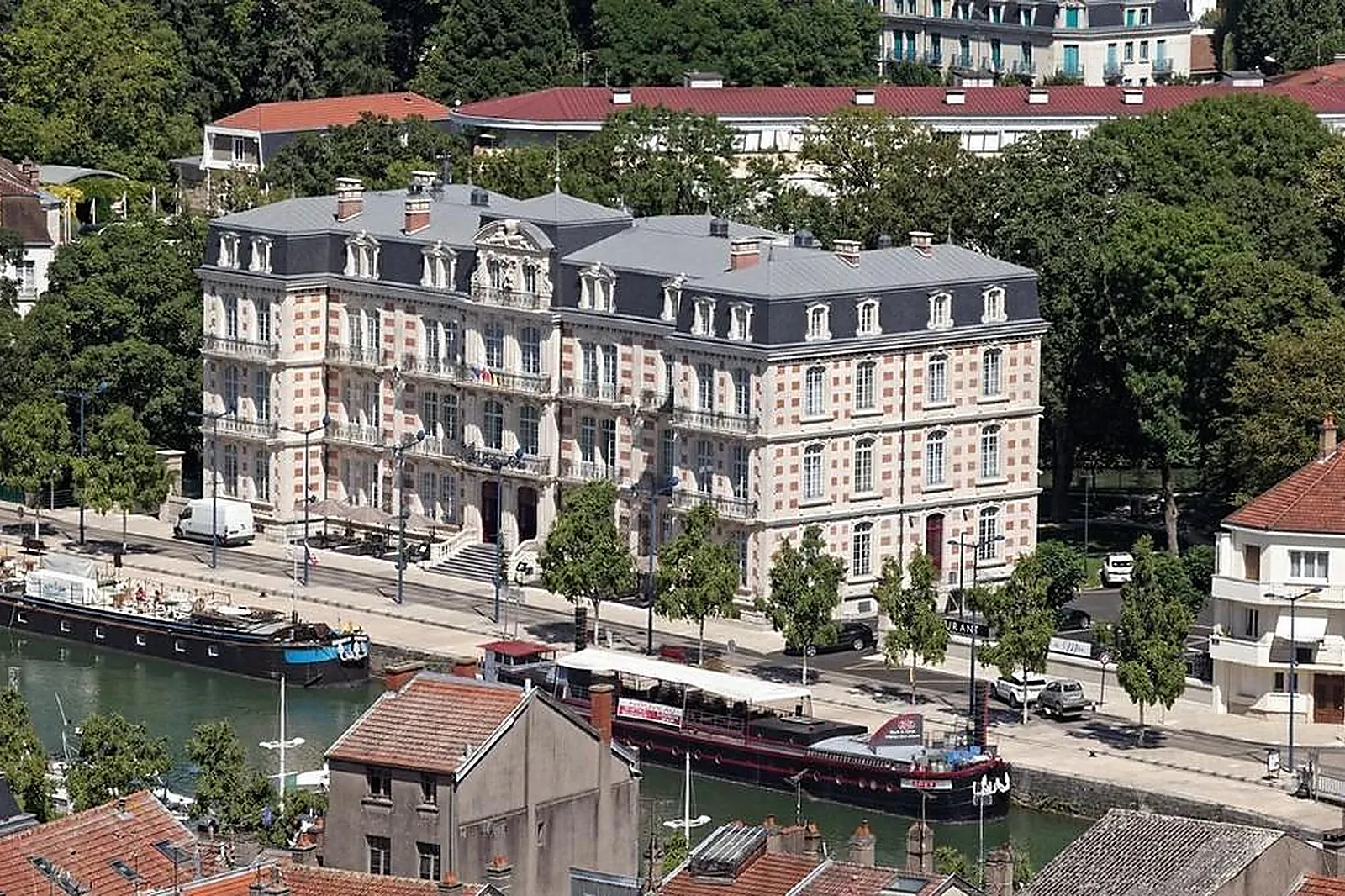 Lieux événementiels, LES JARDINS DU MESS