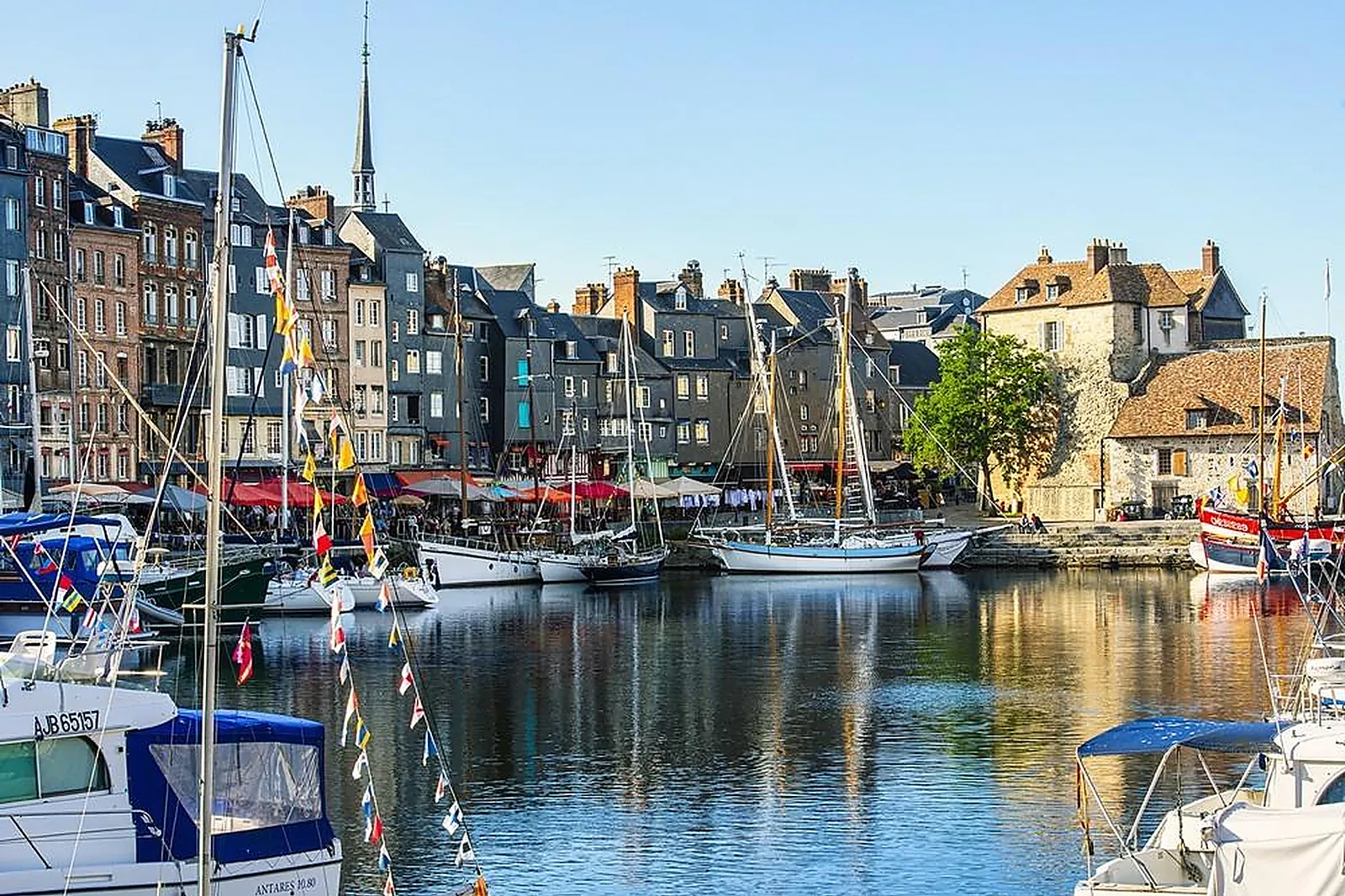 Lieux événementiels, LES MAISONS DE LÉA