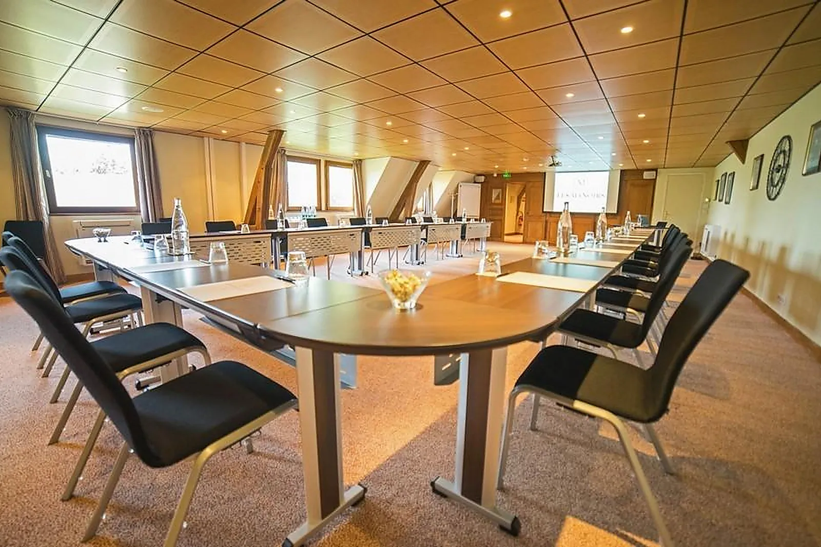 Lieux événementiels, LES MANOIRS DE TOURGÉVILLE