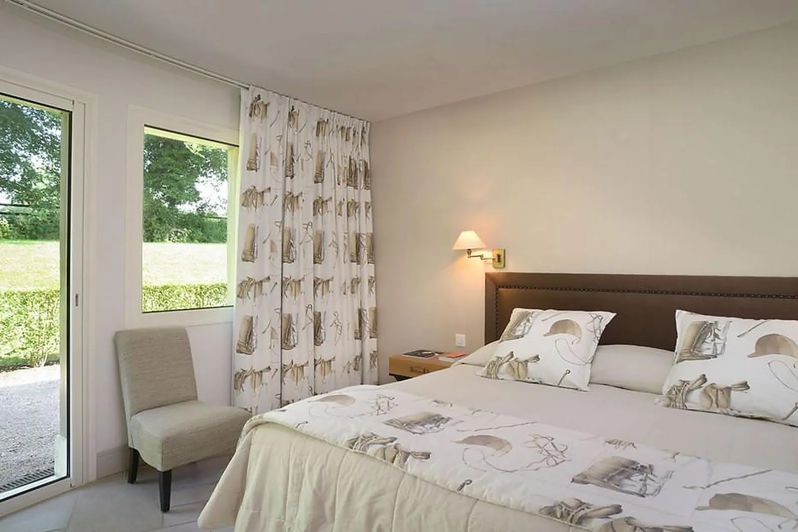 Lieux événementiels, LES MANOIRS DE TOURGÉVILLE