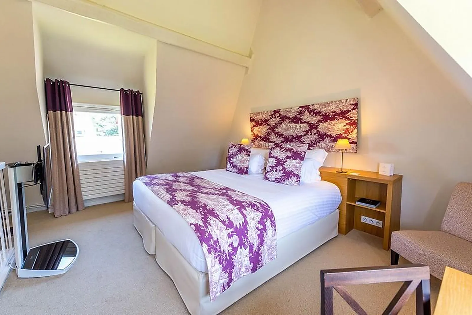 Lieux événementiels, LES MANOIRS DE TOURGÉVILLE