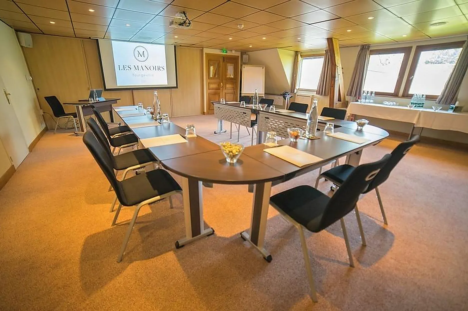 Lieux événementiels, LES MANOIRS DE TOURGÉVILLE