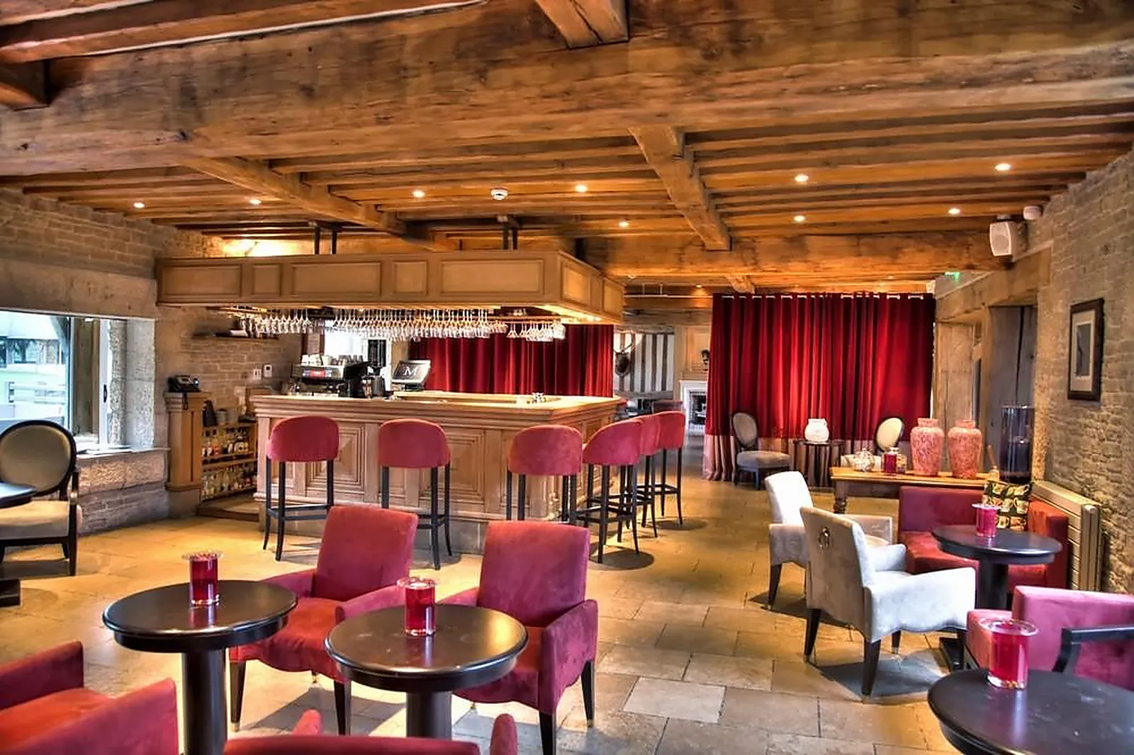 Lieux événementiels, LES MANOIRS DE TOURGÉVILLE