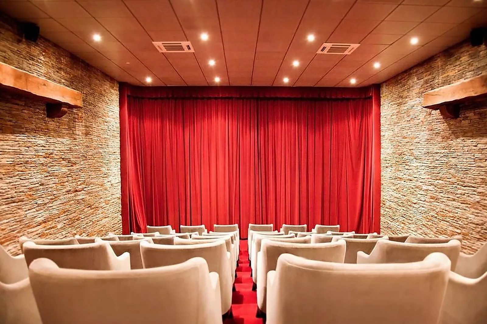 Lieux événementiels, LES MANOIRS DE TOURGÉVILLE