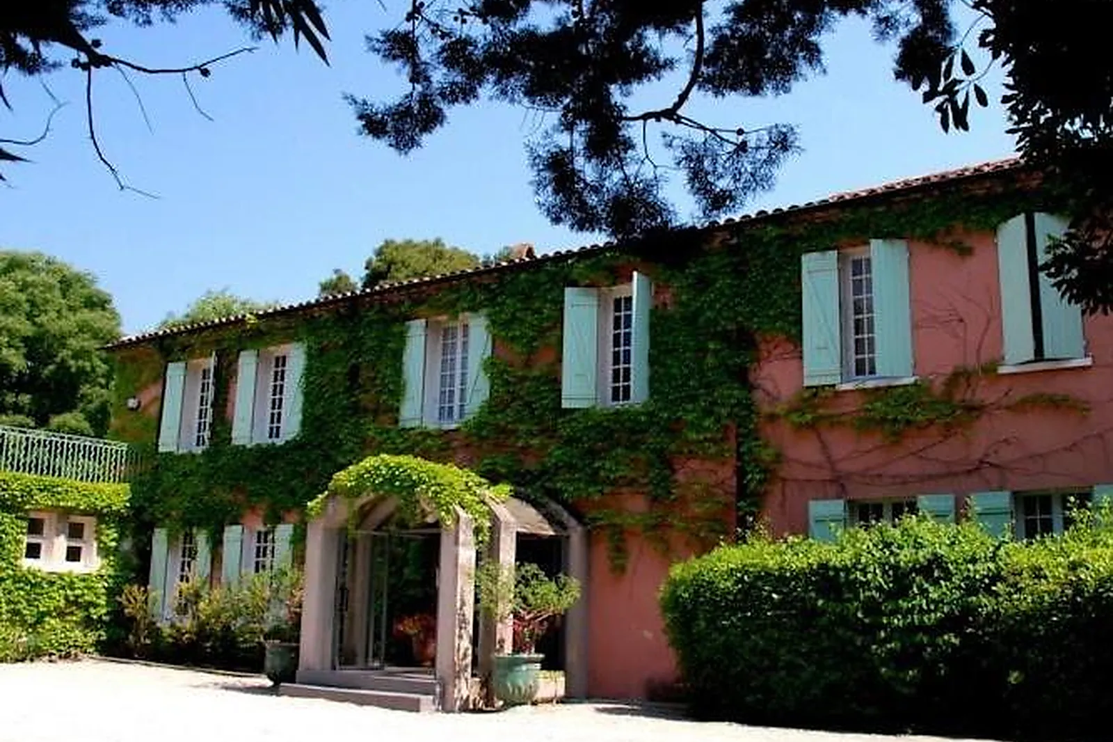 Lieux événementiels, LES MAZETS DES ROCHES