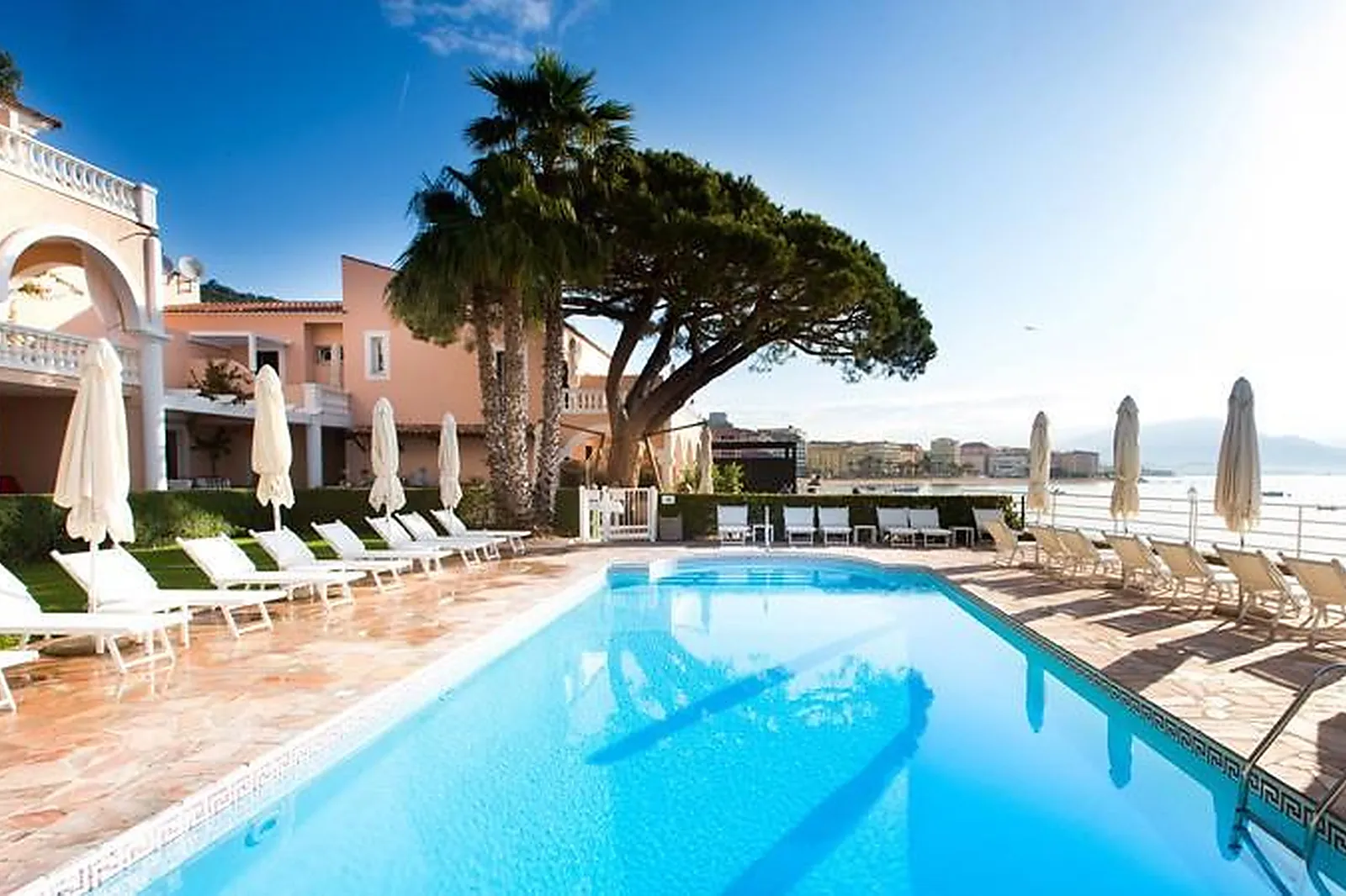 Lieux événementiels, LES MOUETTES AJACCIO