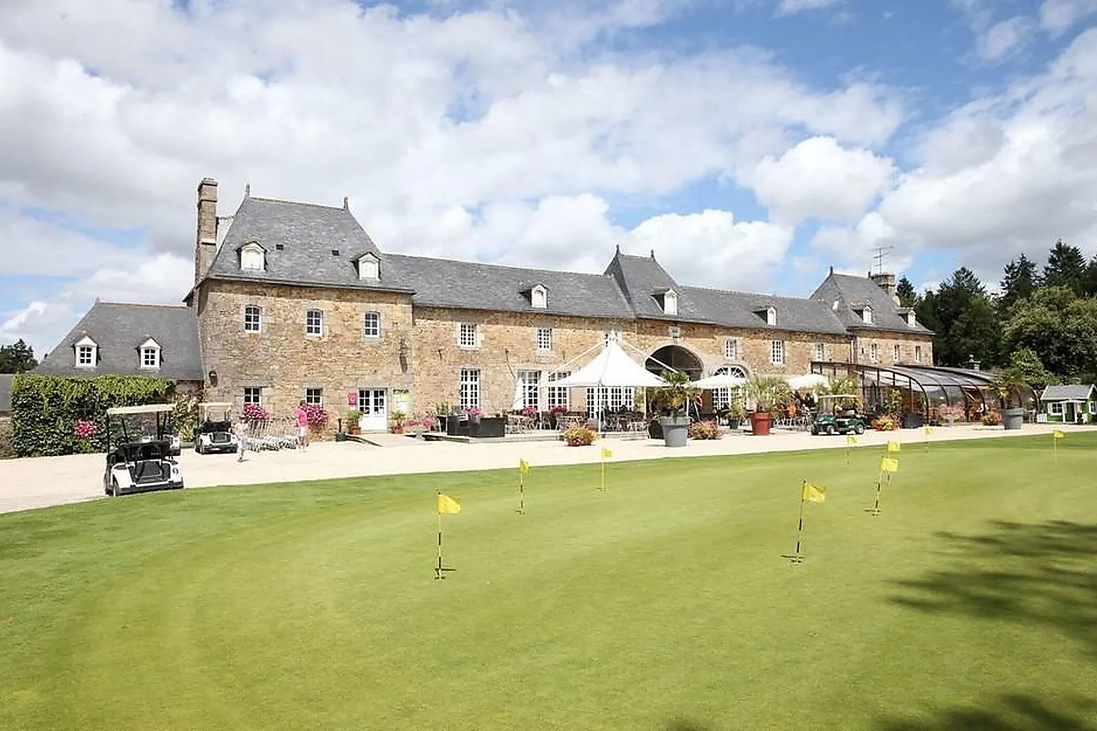 Lieux événementiels, LES ORMES, DOMAINE  RESORT