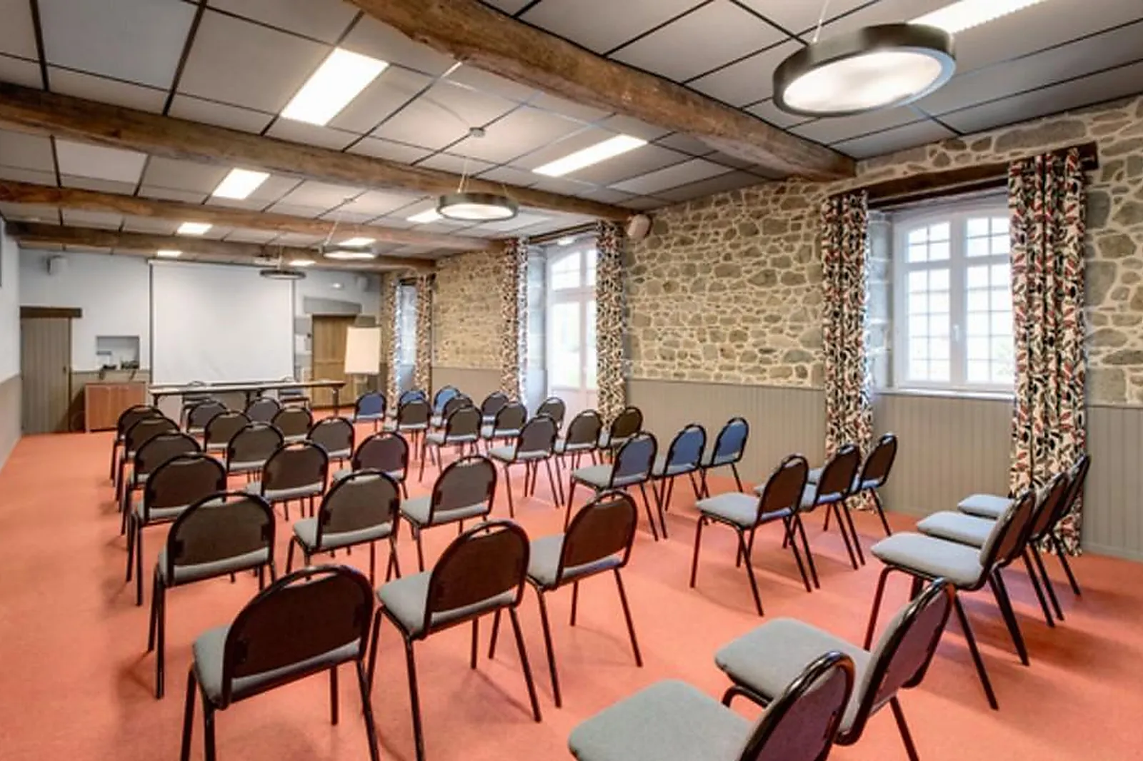 Lieux événementiels, LES ORMES, DOMAINE  RESORT