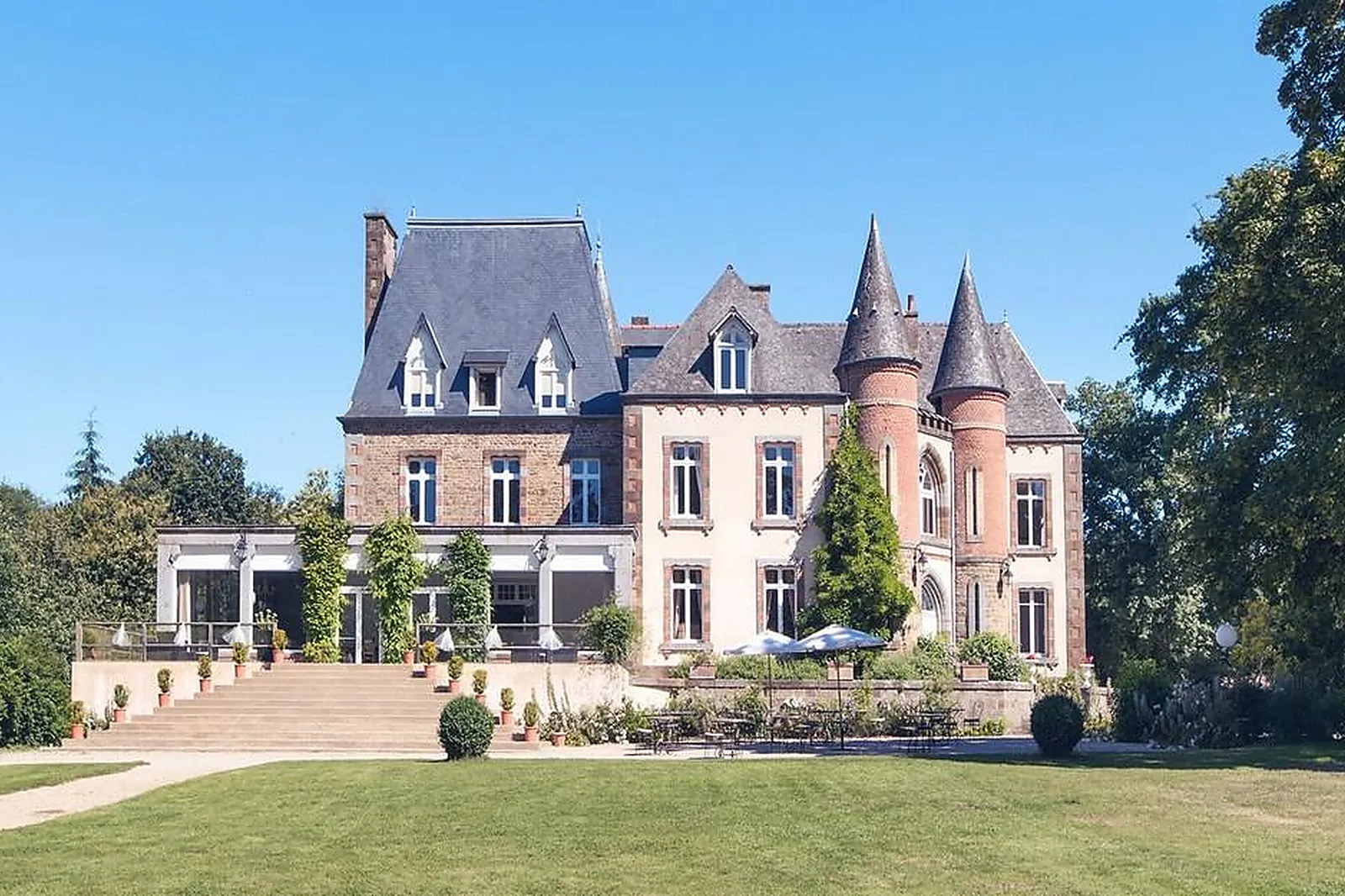 Lieux événementiels, LES ORMES, DOMAINE  RESORT