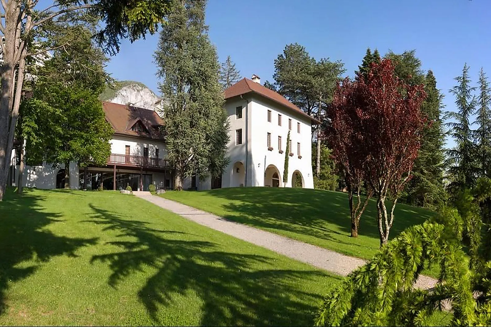 Lieux événementiels, LES PENSIÈRES