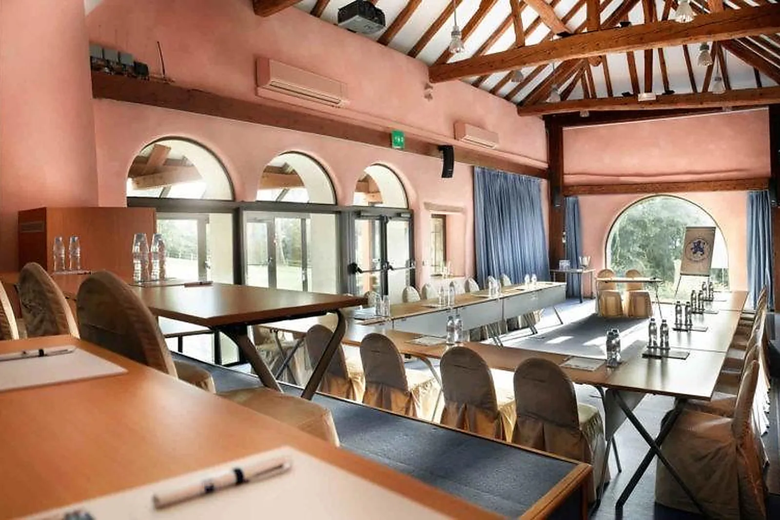 Lieux événementiels, LES PENSIÈRES