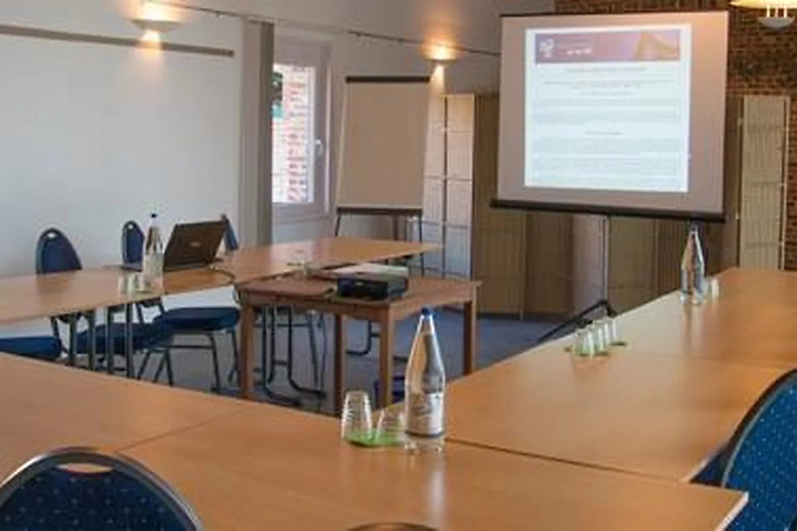 Lieux événementiels, LES PIERRES BLEUES