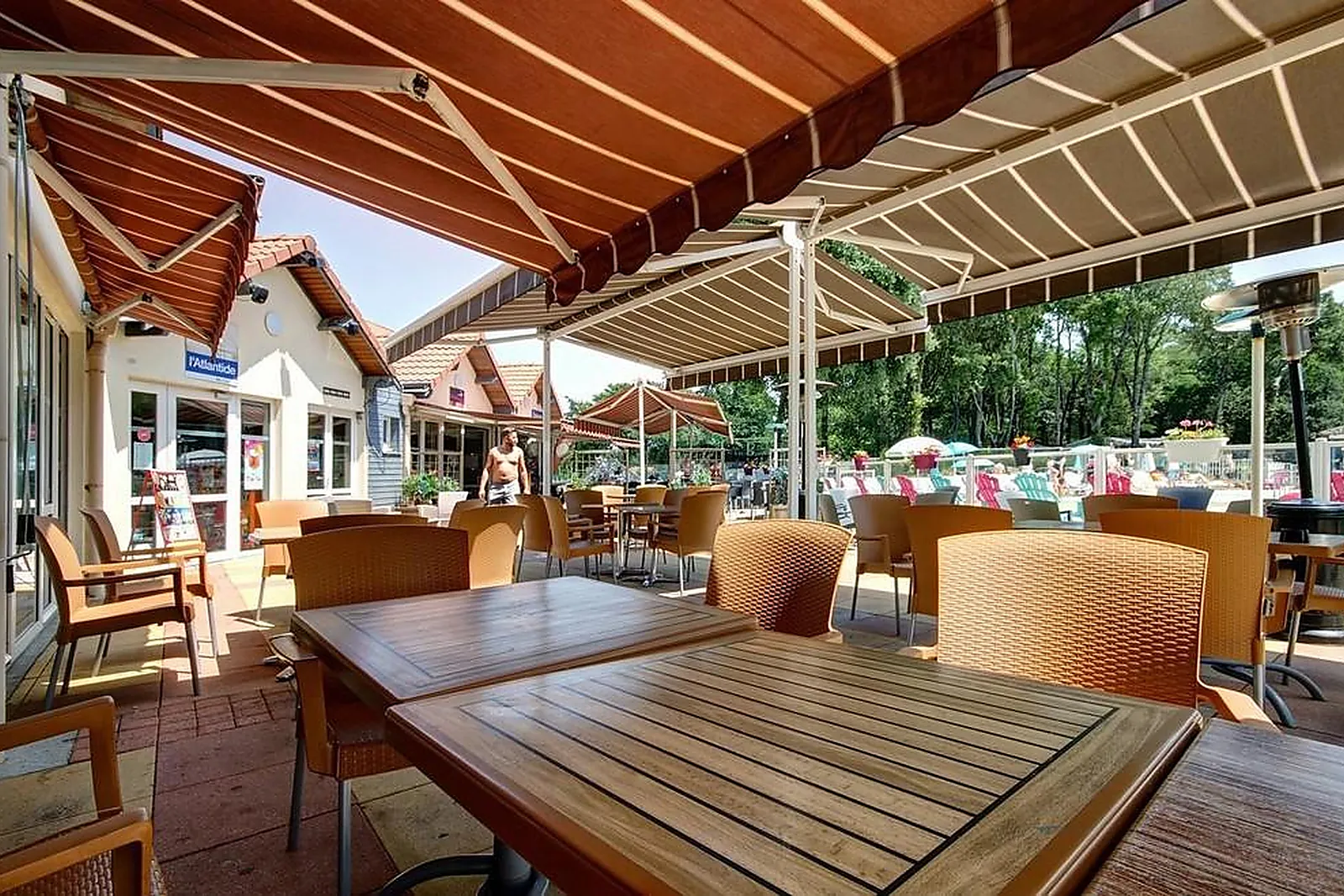 Lieux événementiels, LES PIERRES COUCHÉES