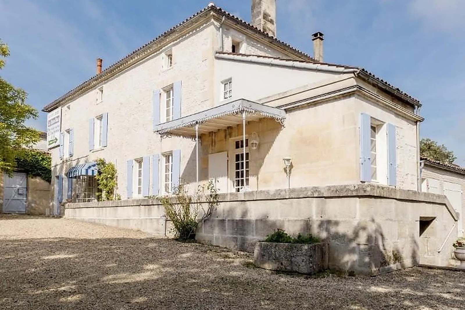 Lieux événementiels, LES PIGEONS BLANCS