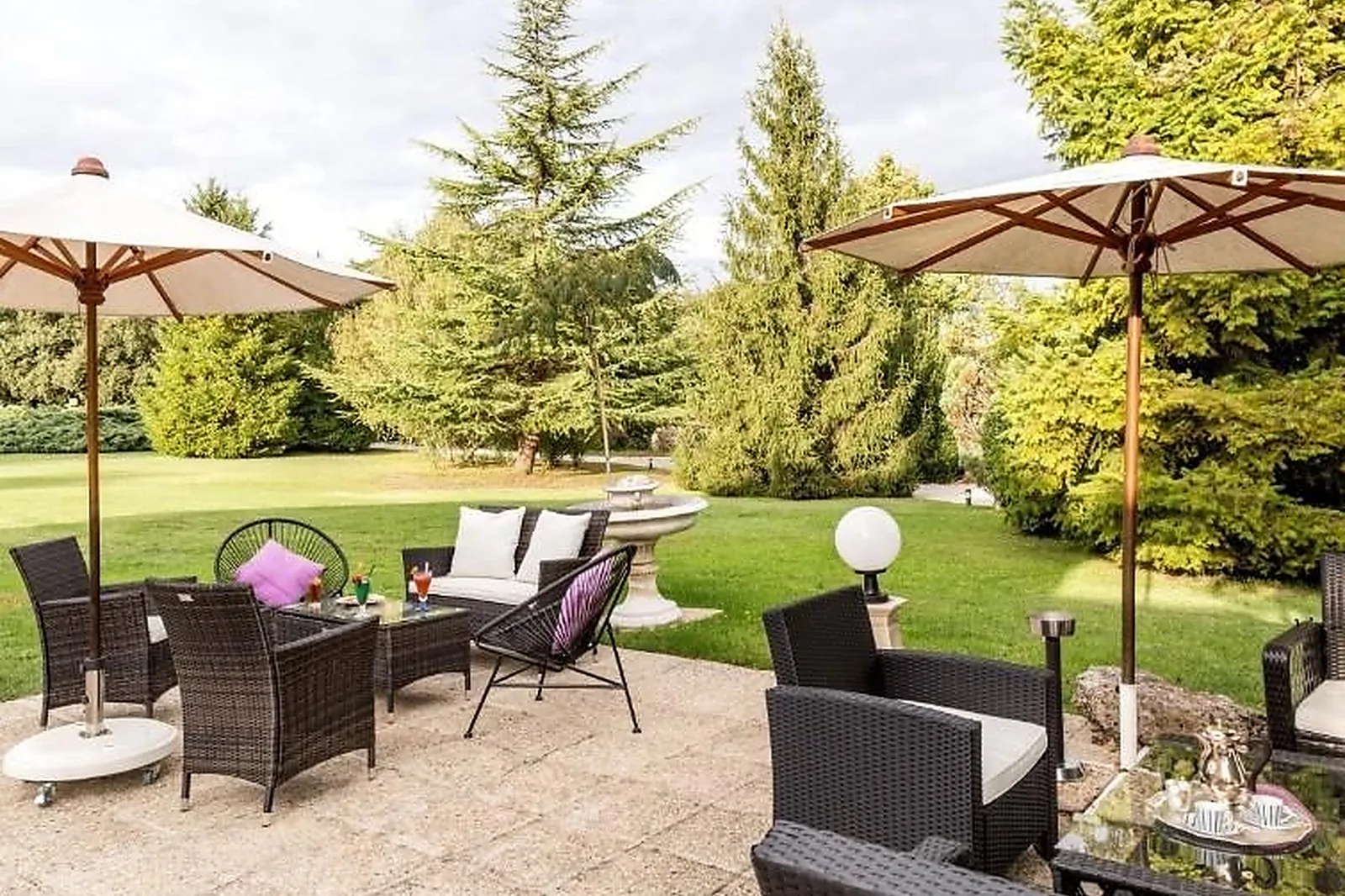 Lieux événementiels, LES PIGEONS BLANCS