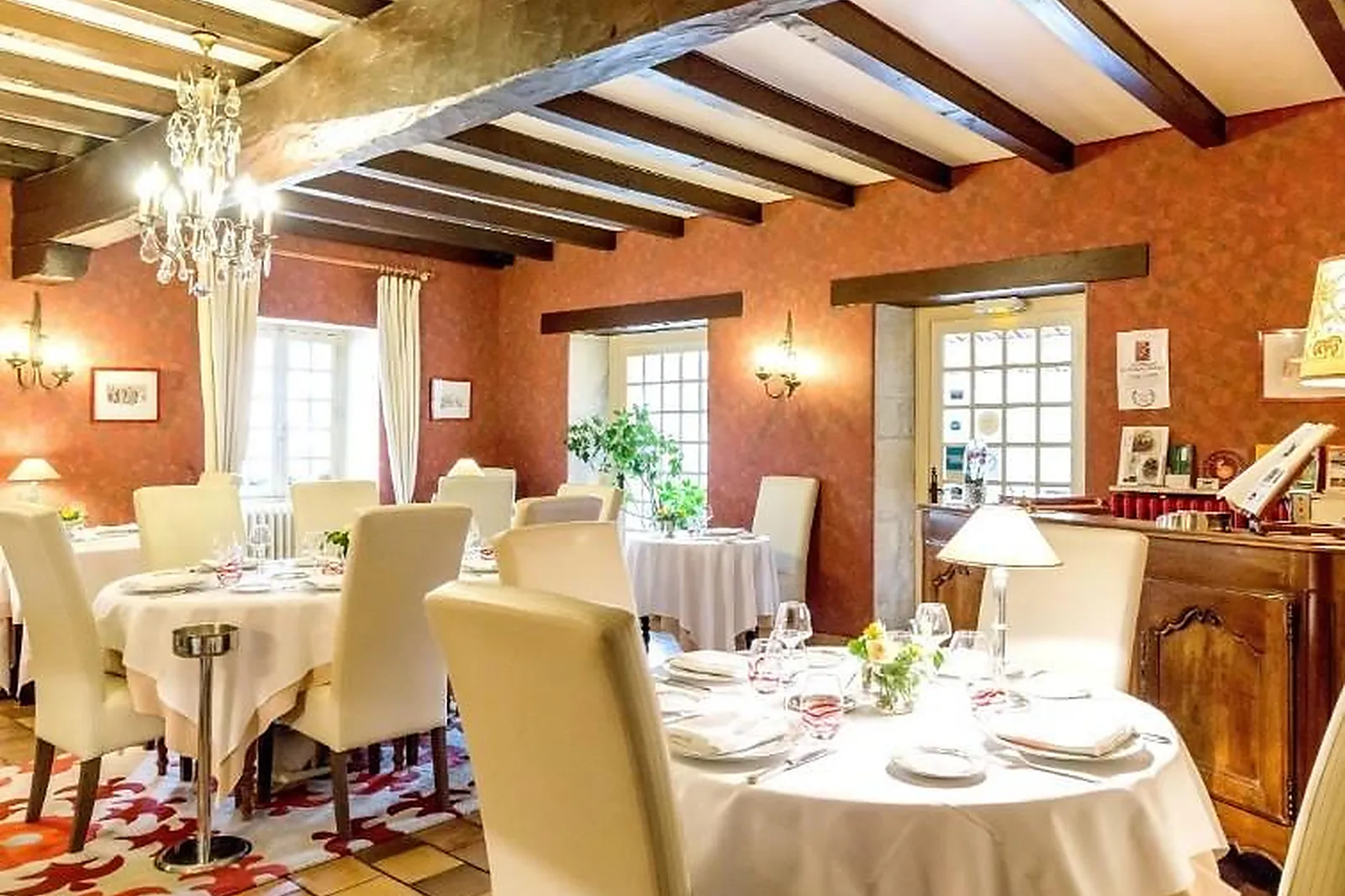 Lieux événementiels, LES PIGEONS BLANCS