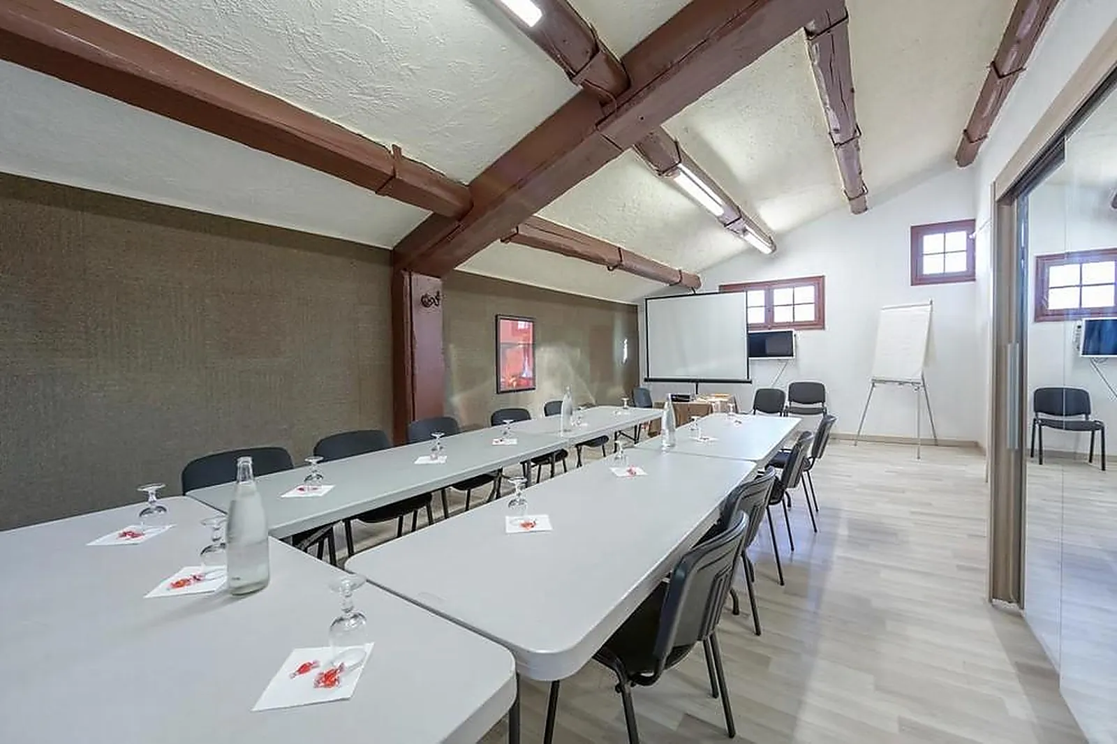 Lieux événementiels, LES PINS BLANCS